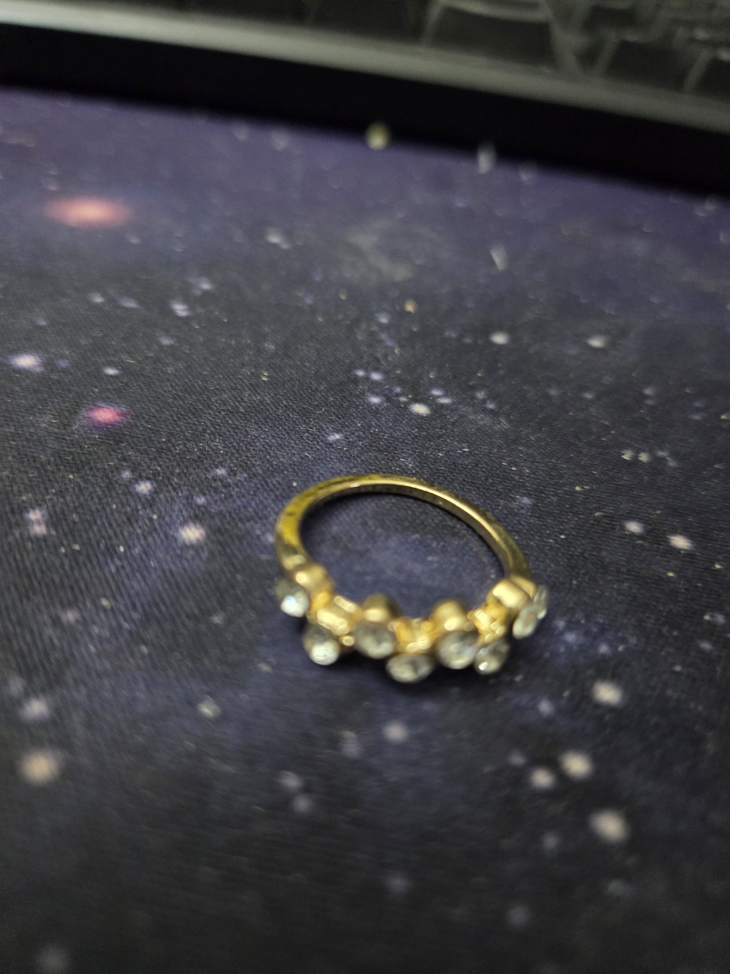 Gold coloured ring weight 0.02