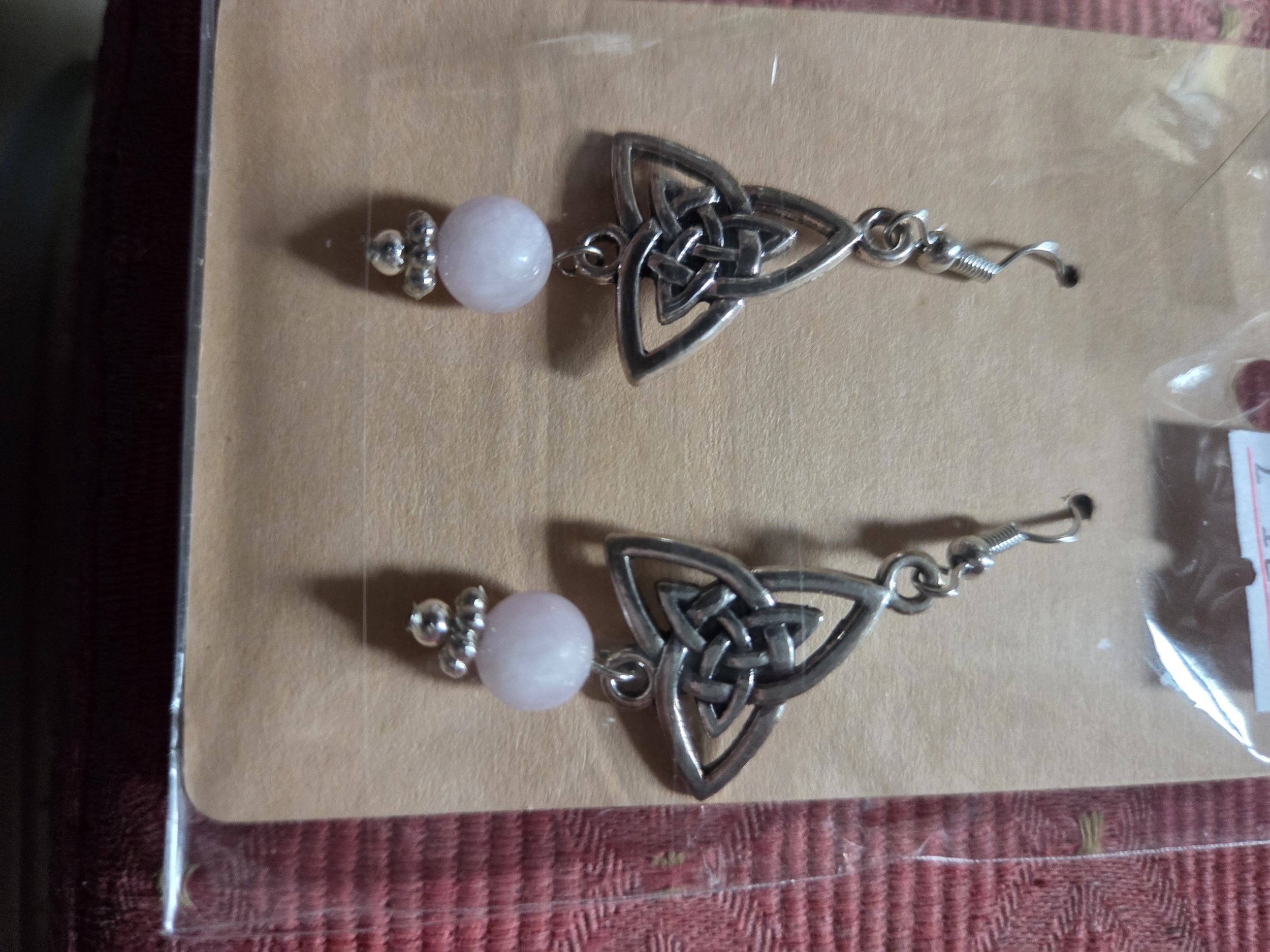 Celtic Knot Rose Quartz Earrings : 0.03 kg