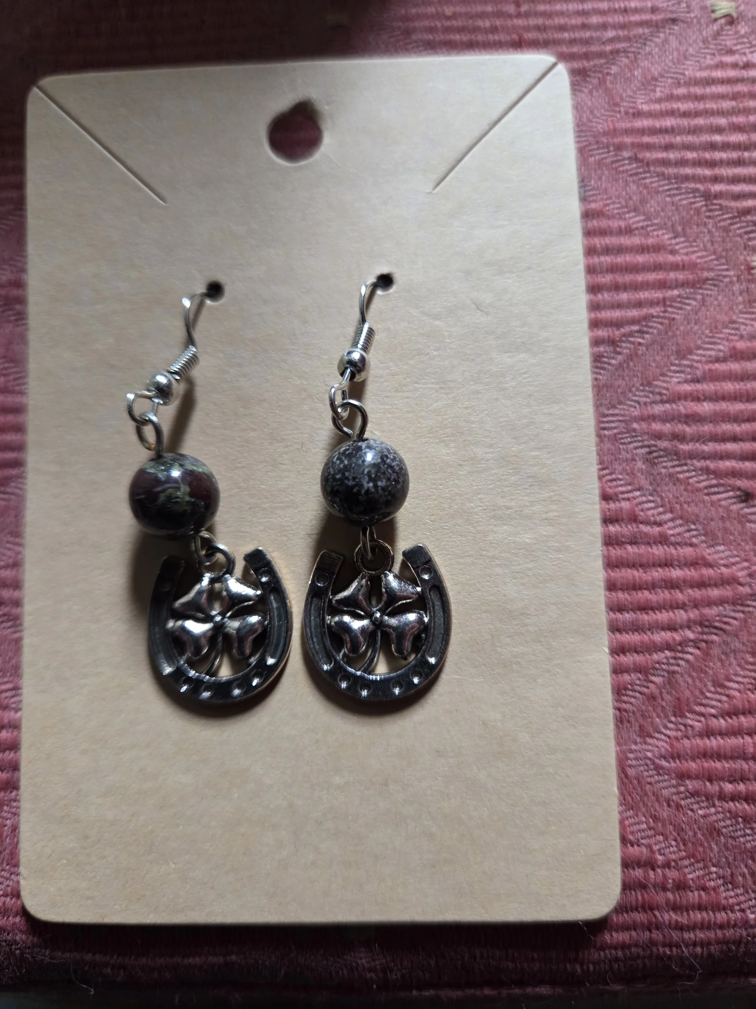 Handmade Horseshoe Earrings : 0.03 kg