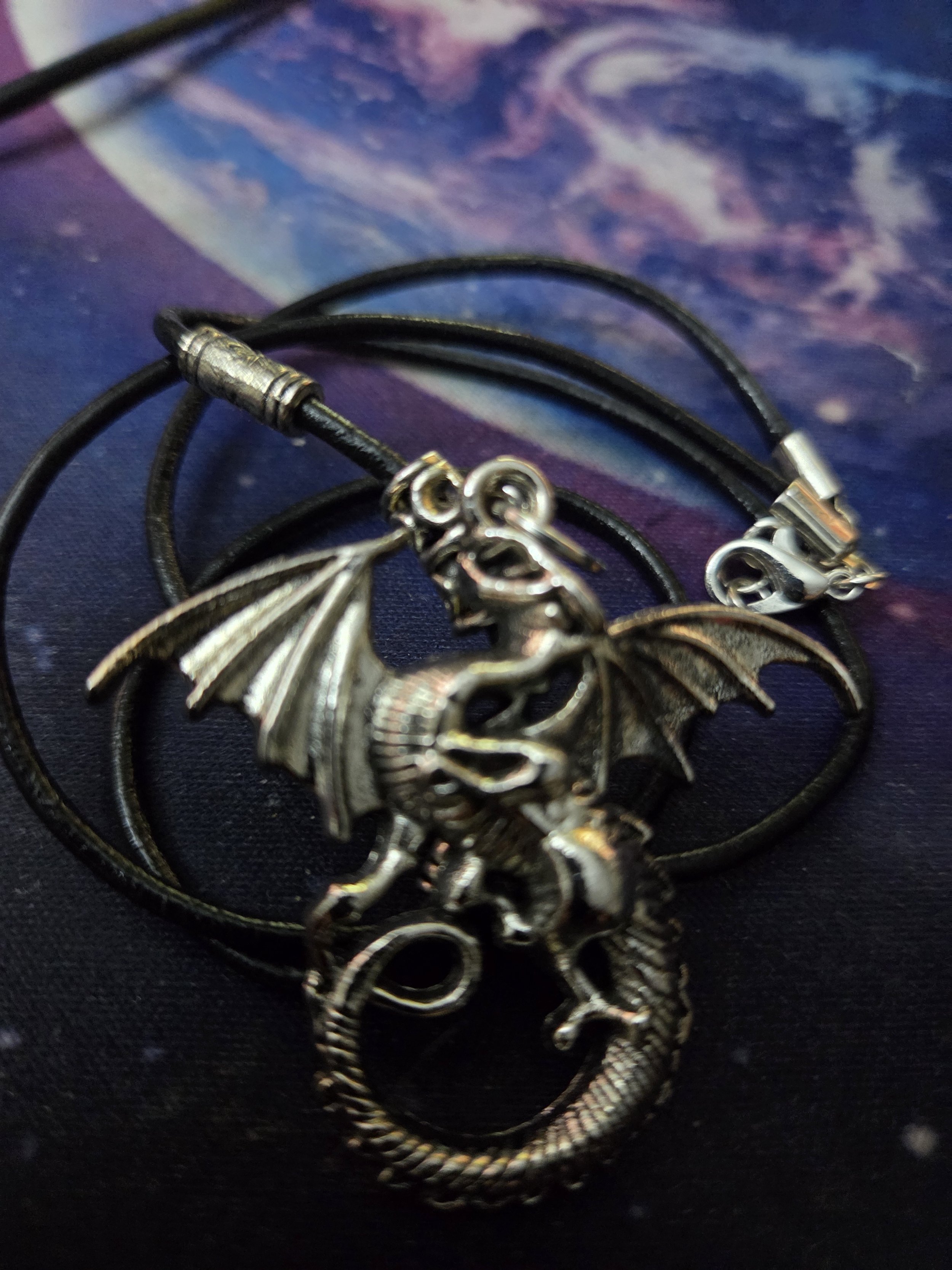 Exquisite Dragon Pendant Necklace : 0.08 kg
