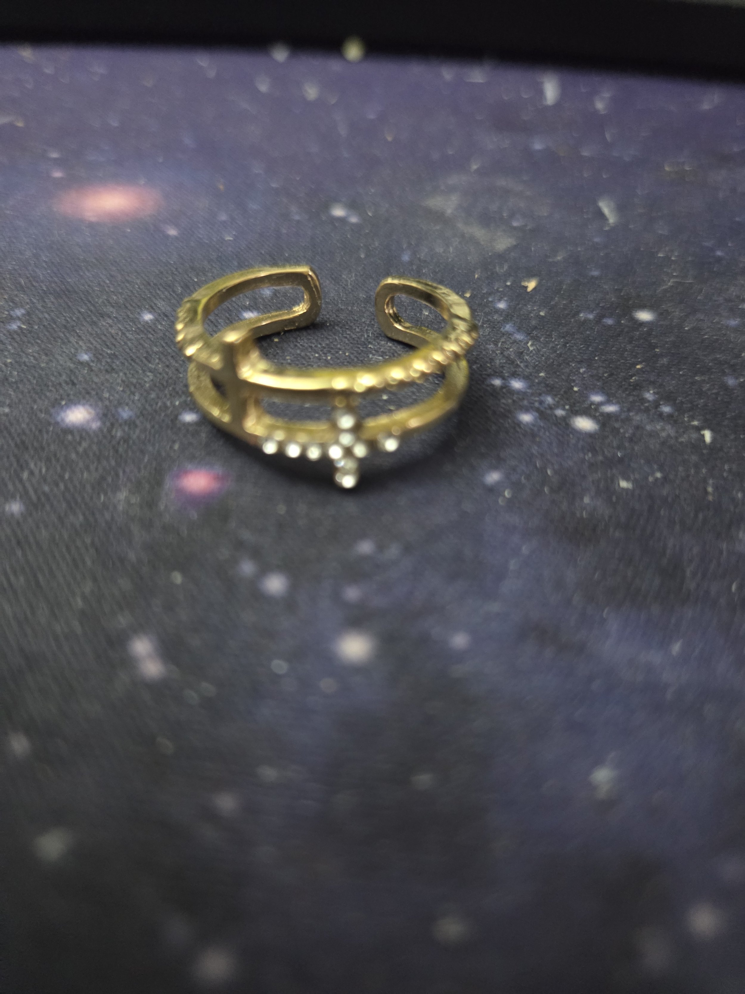 Elegant Gold-Tone Adjustable Crystal Ring weight 0.02