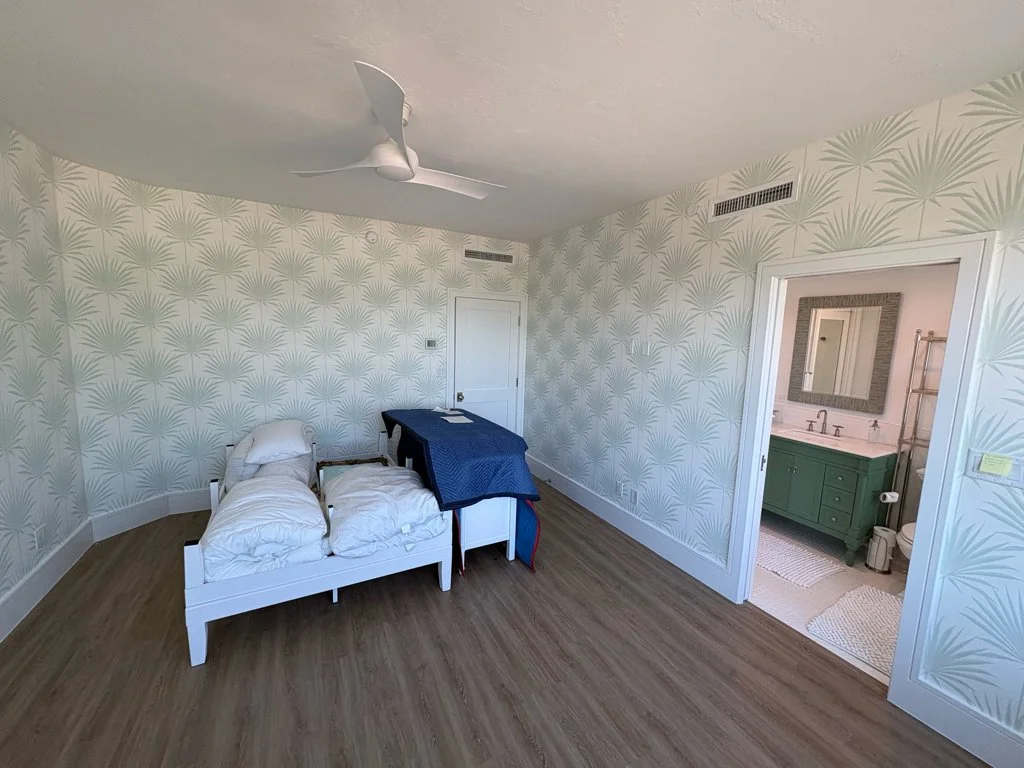 Wallpaper installation 1.jpg