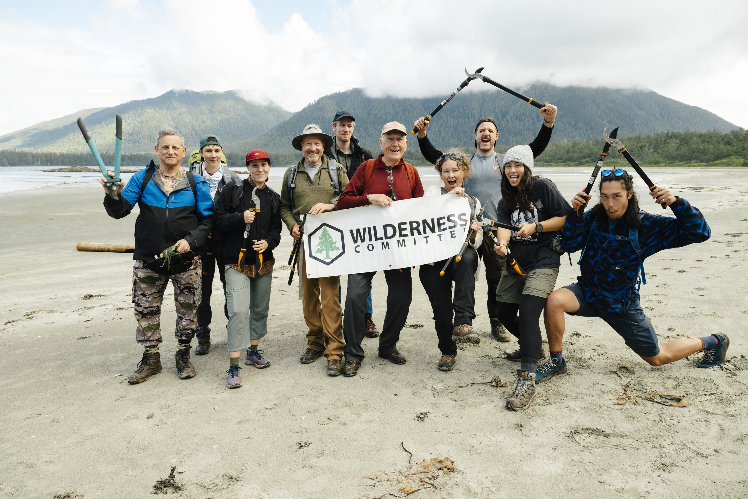 240614-17-AgatheBernard-FloresIsland-TrailBuilding-142.jpg