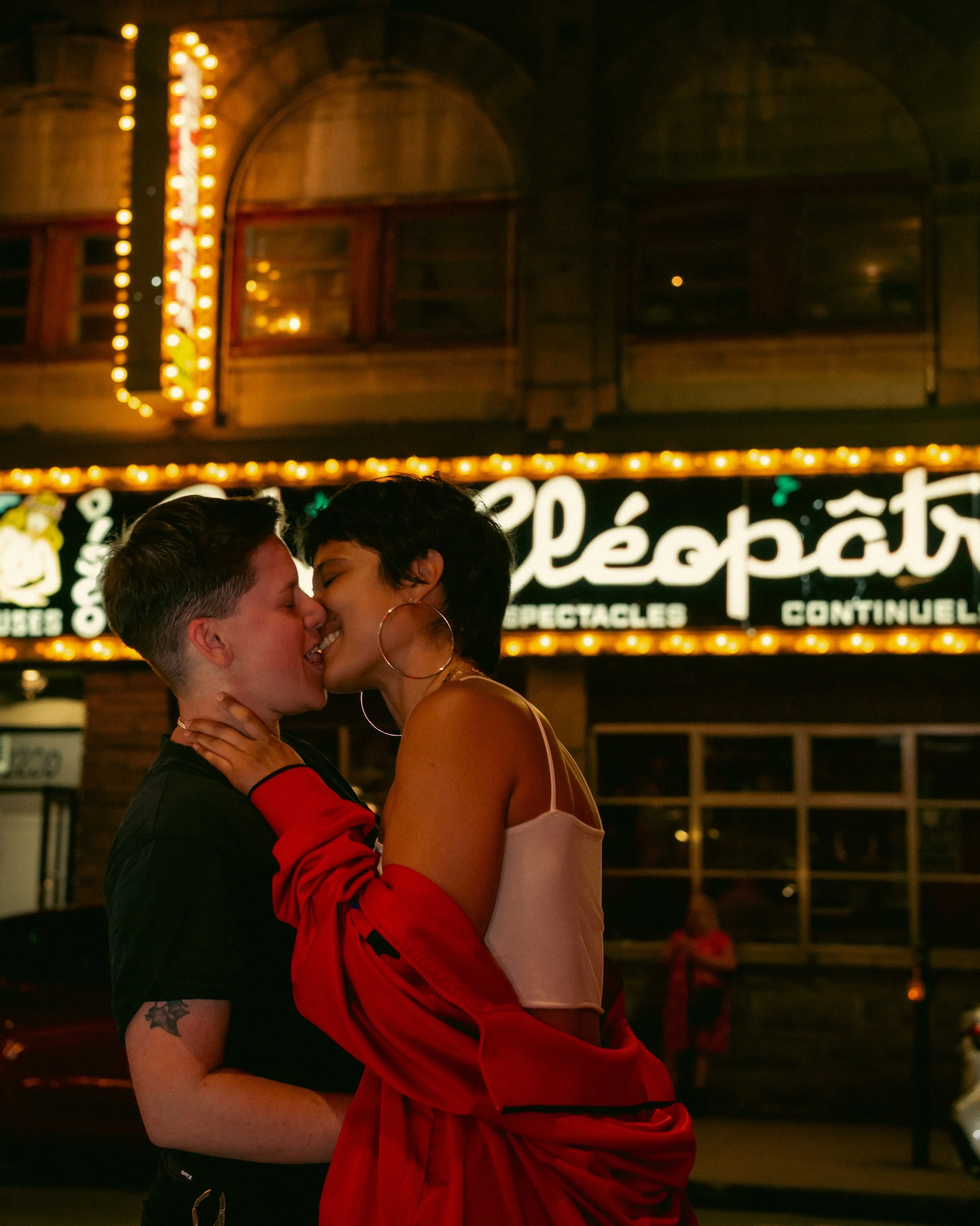 PEOPLE KISSING X QUEEN AND QUEER X CLUB SODA

Lena &amp; Ariane 🫦

#wlw #peoplekissing #queerartist #montrealphotographer #queerparty