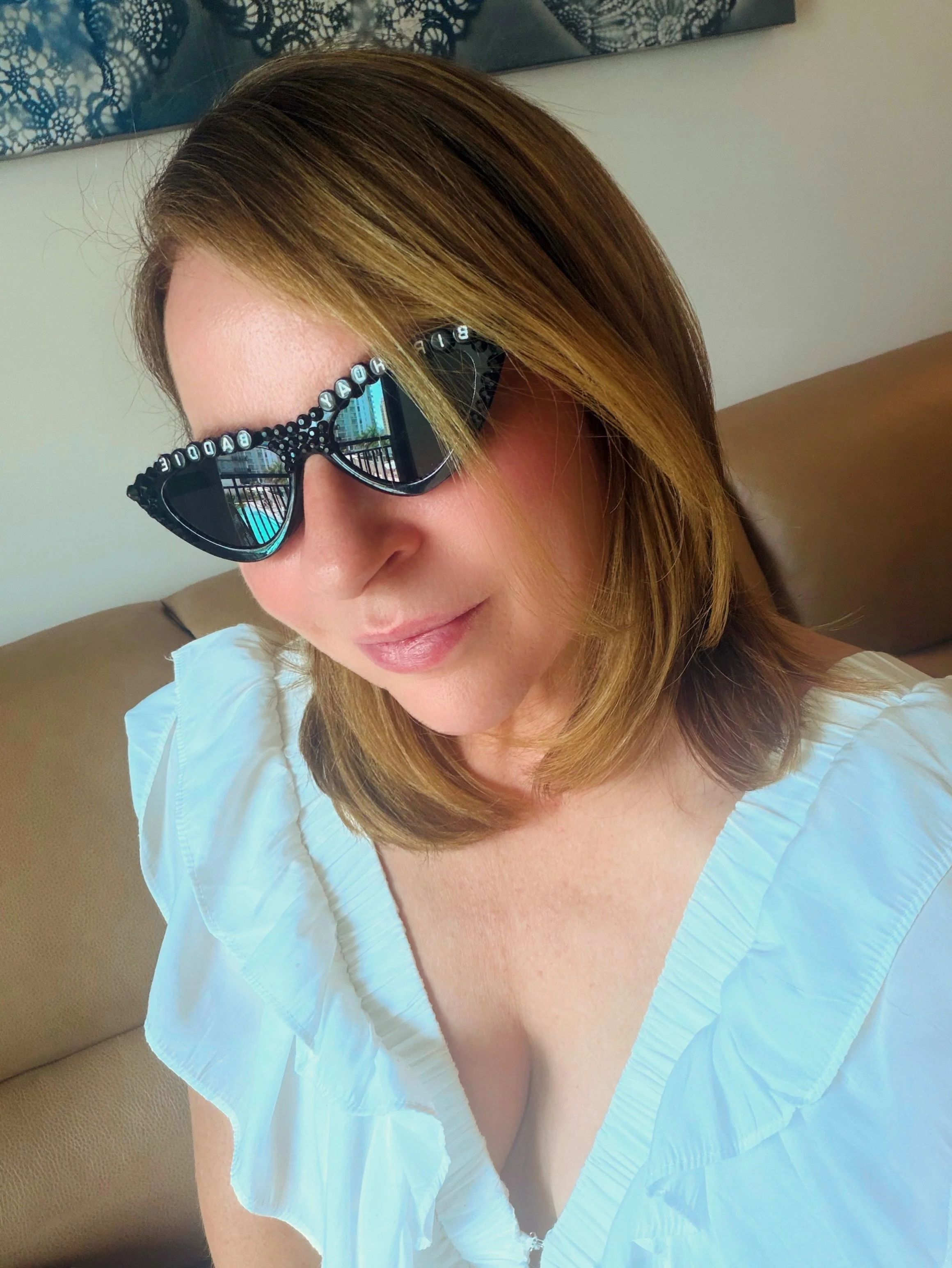 Leo 💛🖤🥂 Grateful for this beautiful life 💛 @chasingarow thank you for the glasses