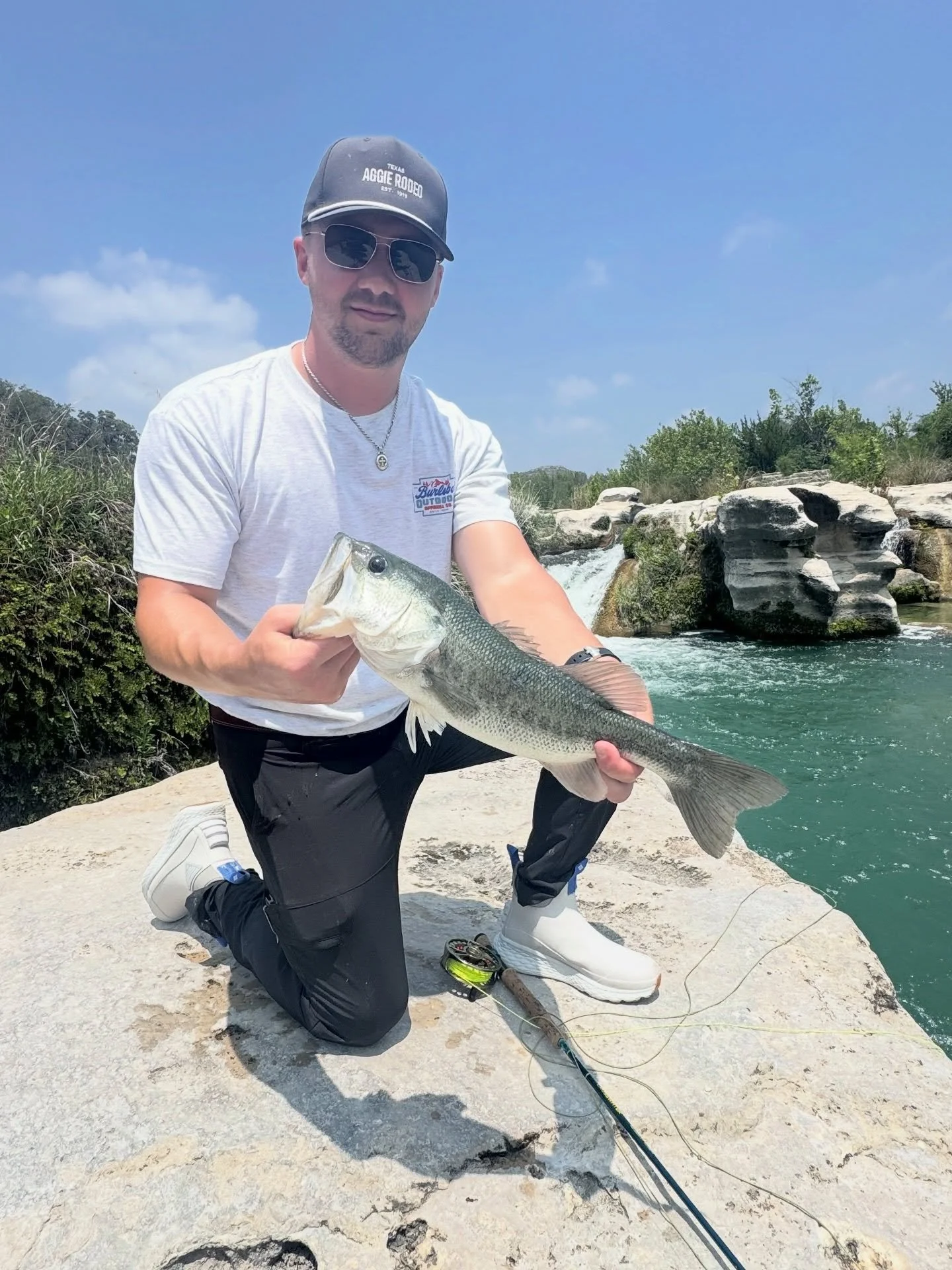 🏞️Devils River Delight🎣
Awesome week down on the Devils with clients! Good fish were caught and better times were had by all. Always magical to be on my favorite River in Texas 🙏🏽
&bull;
&bull;
&bull;
#flyfishingmostly
#devilsriver
#largemouthbas