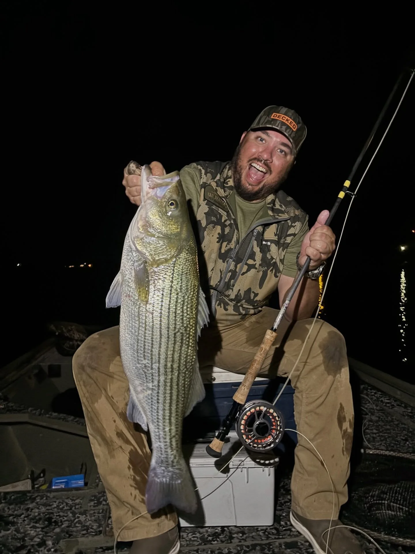 🎣✳️Friday Night Lights✳️🎣
Gotta love it when @finstincts calls ya up to say he wants to get his @deckedusa setup dialed and fish those green lights 🥳 Get at JD if you want in on the action, better #getafterit while the gettun&rsquo;s good🔥🪝🐋🌌
