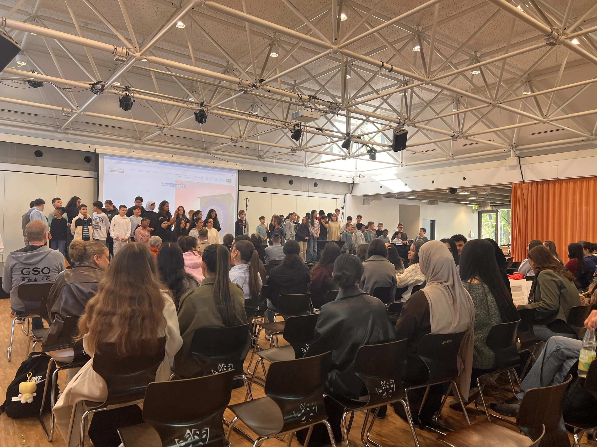 Students Welcome Mahdi Yahya with a Special Musical Performance