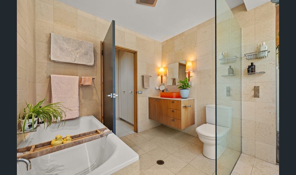 bathroom 2.jpg