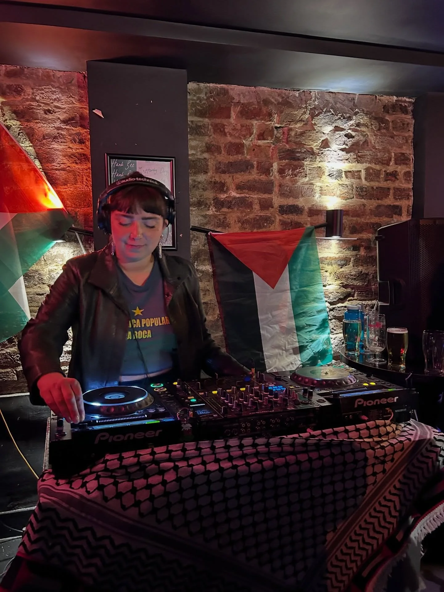 @elamentelament and @quieting___ bringing the saturday night vibes to The Switch Arms last night!

we can&rsquo;t wait to see you all for next month&rsquo;s instalment x