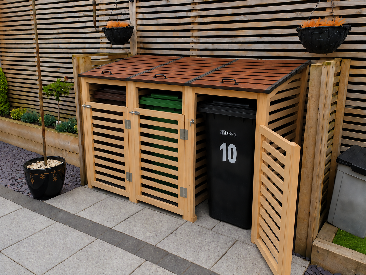Latched doors to easily remove the bin.