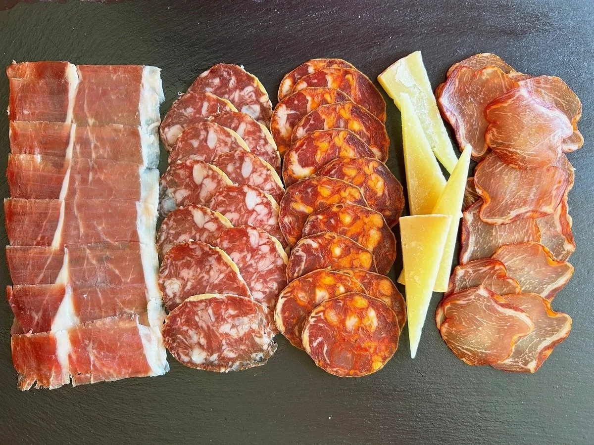 Apéritif L'Ibérique – plateau apéritif espagnol avec jambon Pata Negra Jabugo, charcuteries ibériques et manchego AOP