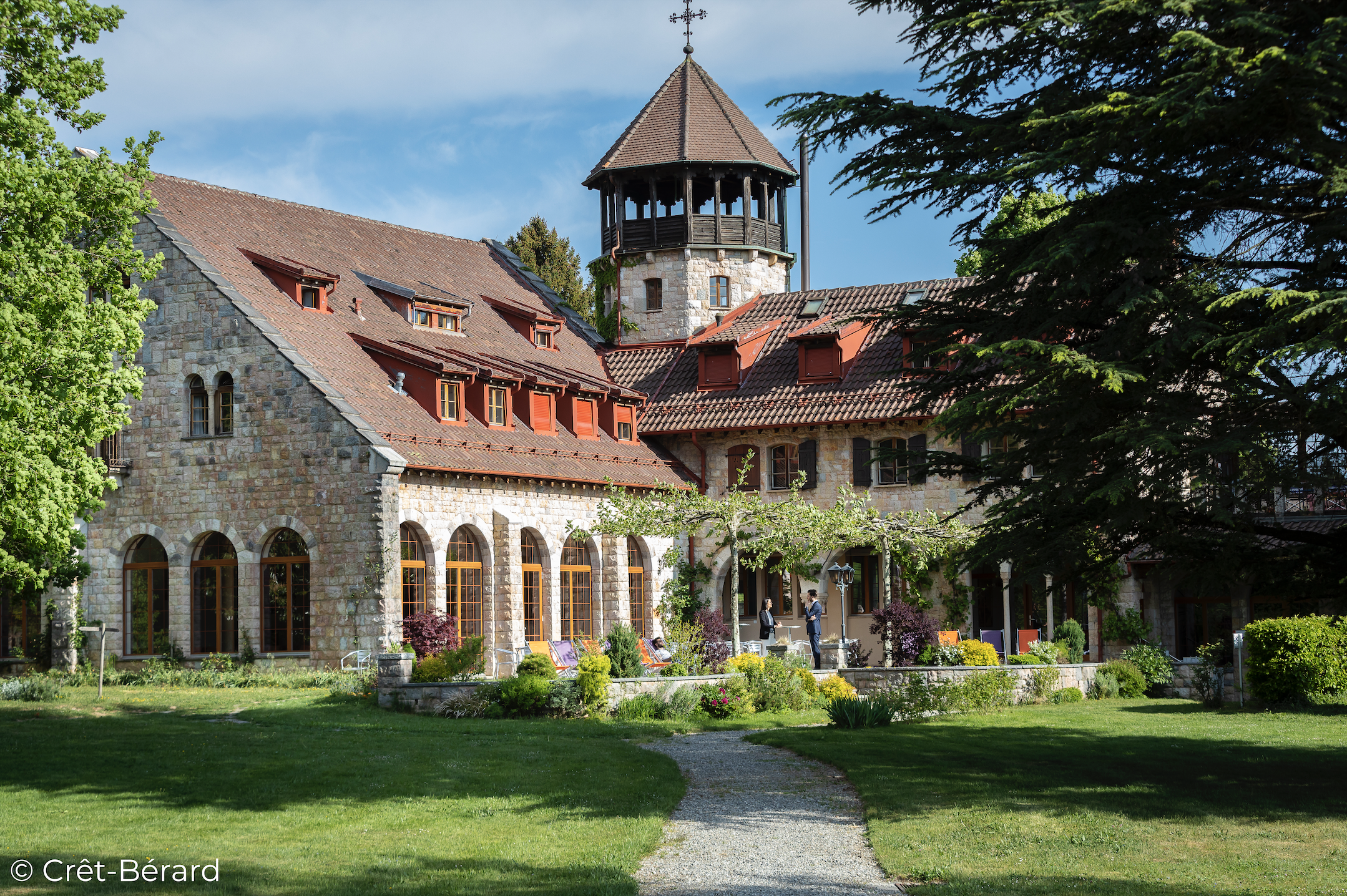 Un parc ensoleillé et un lieu chargé d'histoire, empreint de sérénité, au coeur de Lavaux.