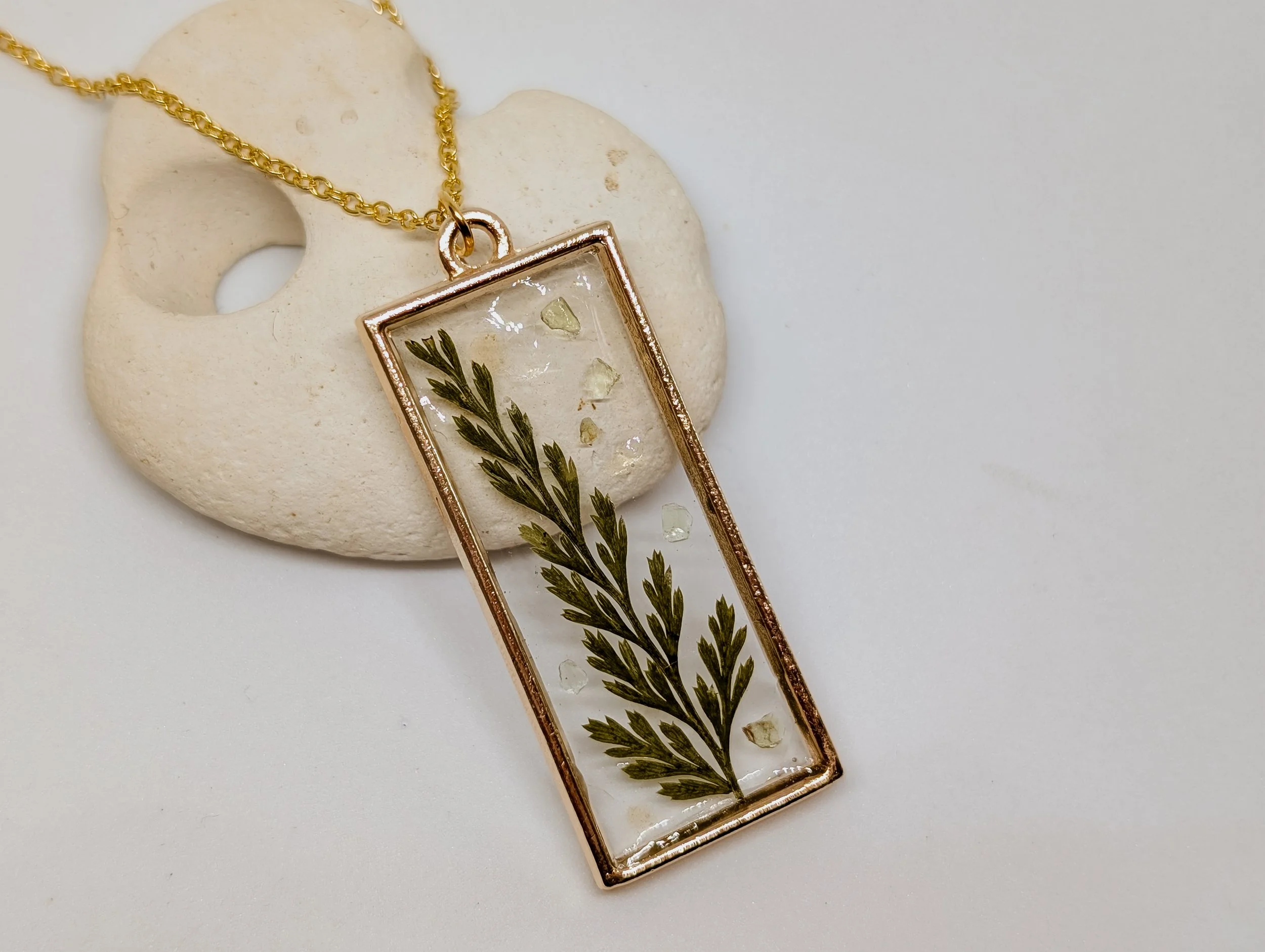 FERN RESIN NECKLACE 2.jpg