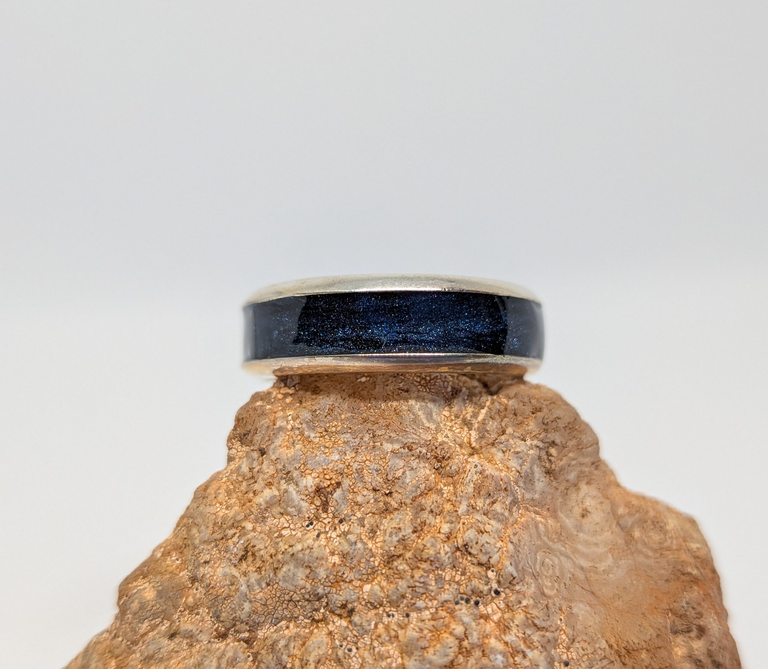 menscremationasheswidebandring.jpg