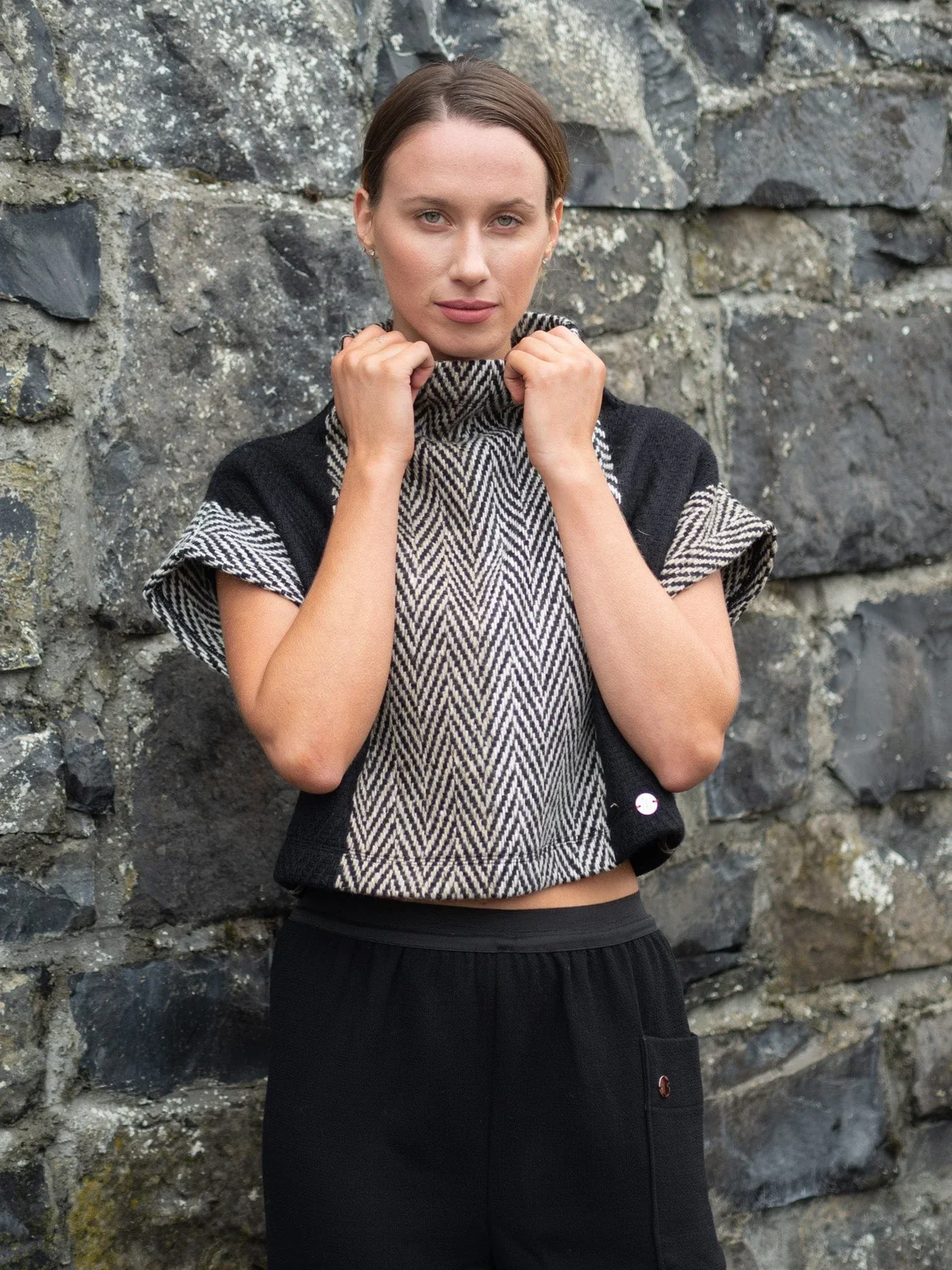 mise-tusa-jackets-coats-one-size-black-and-white-crop-knit-38190816821470_1800x1800.webp