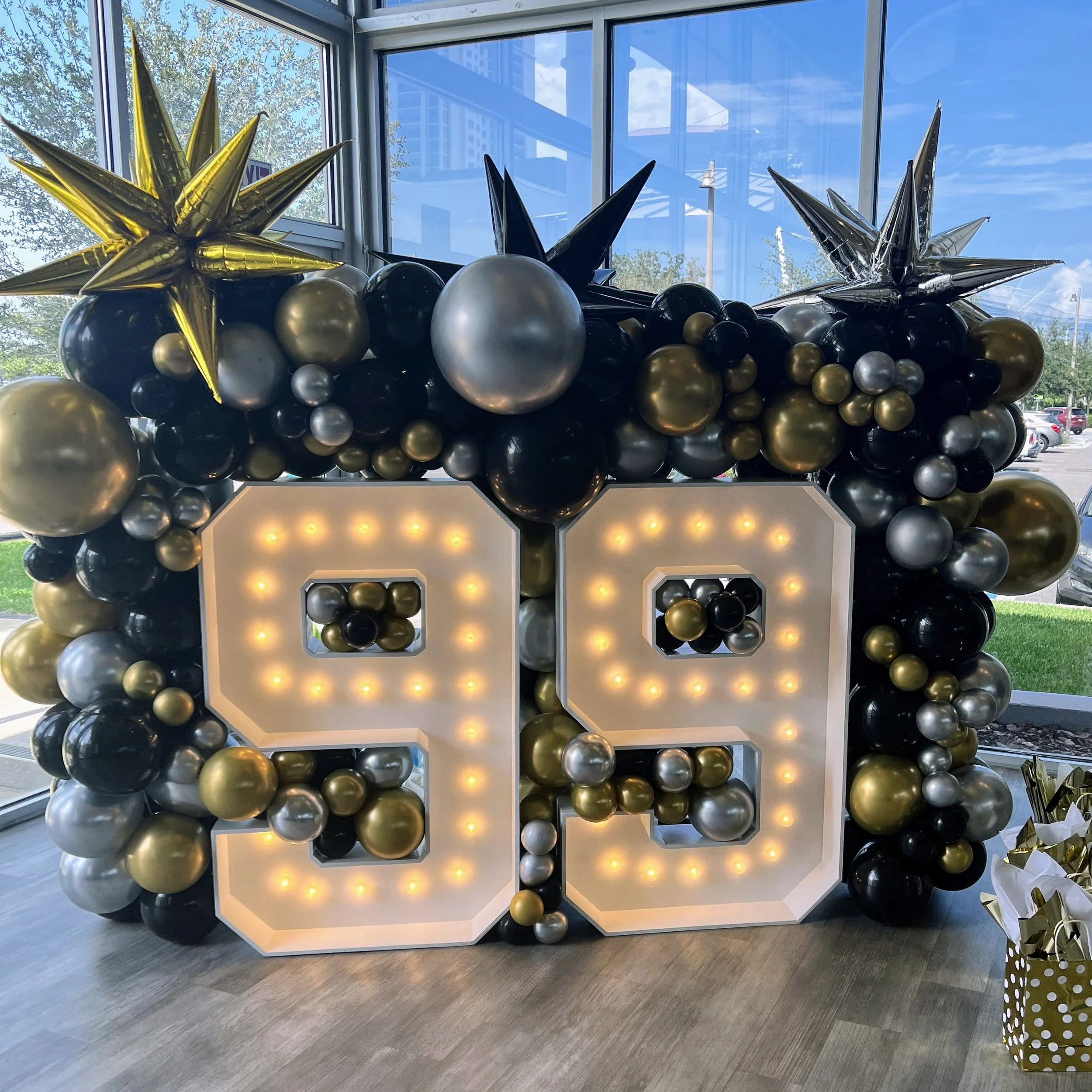 MARQUEE NUMBER 99 WITH FULL BALLOON GARLAND WALL
