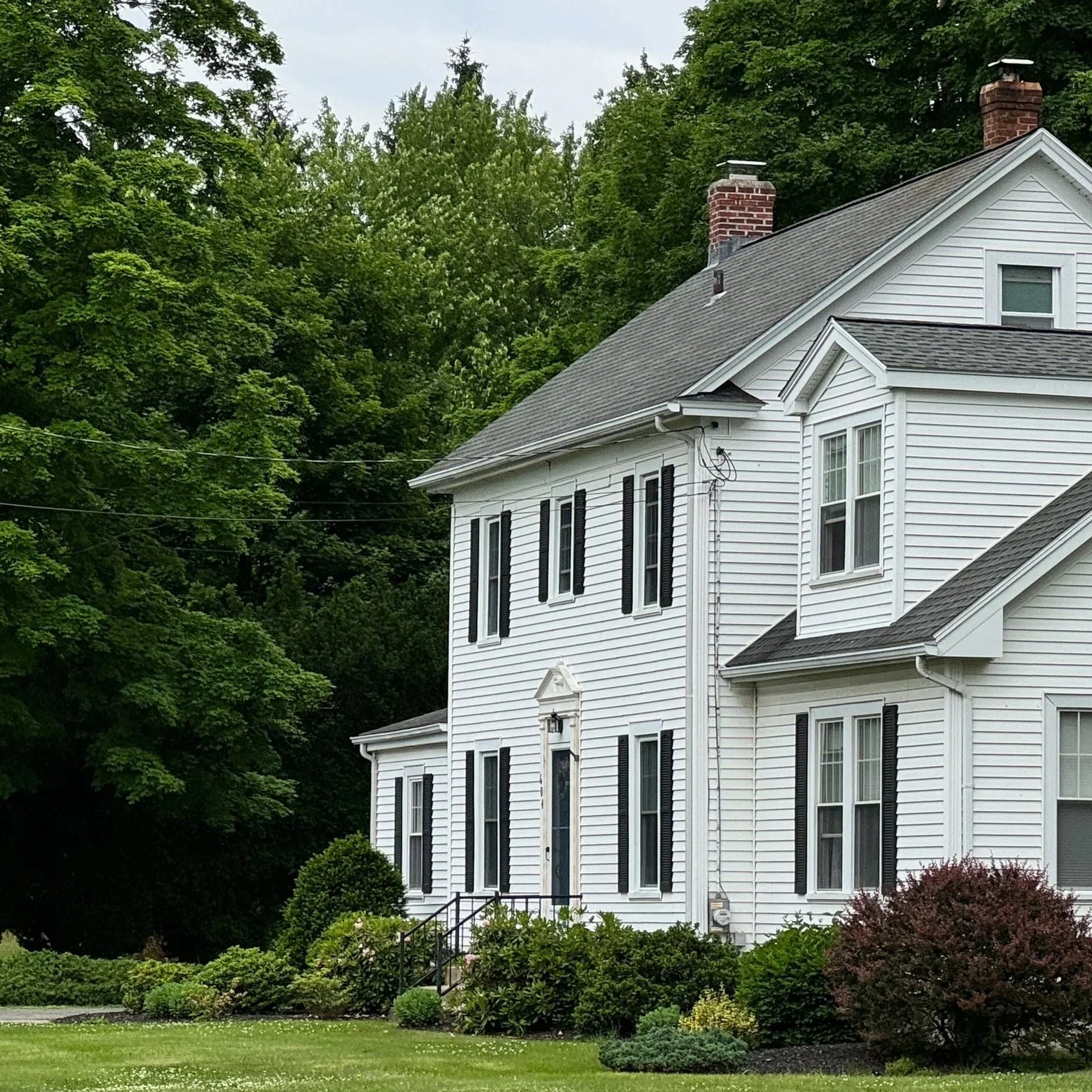 WHiteW2Chimneys.jpg