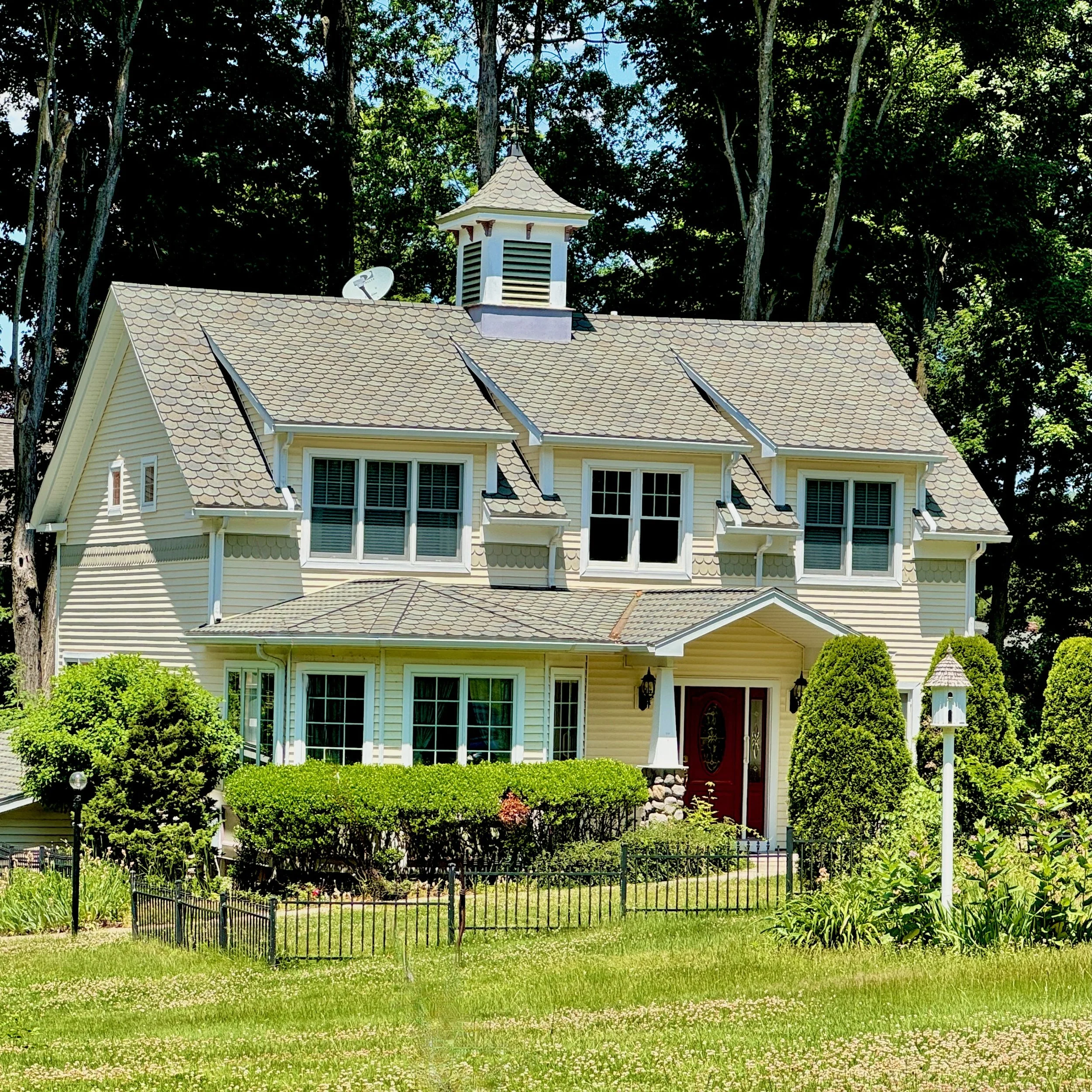 PrettyWhiteCottageStyle.jpeg