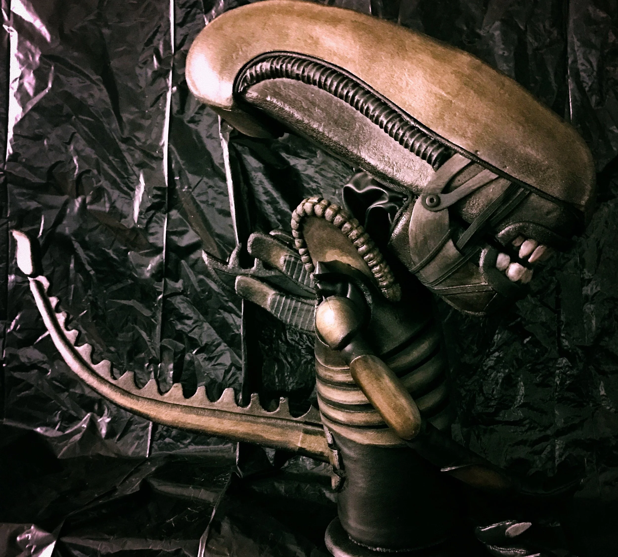 Xenomorph hand puppet
2017
EVA foam, stretch vinyl, paint