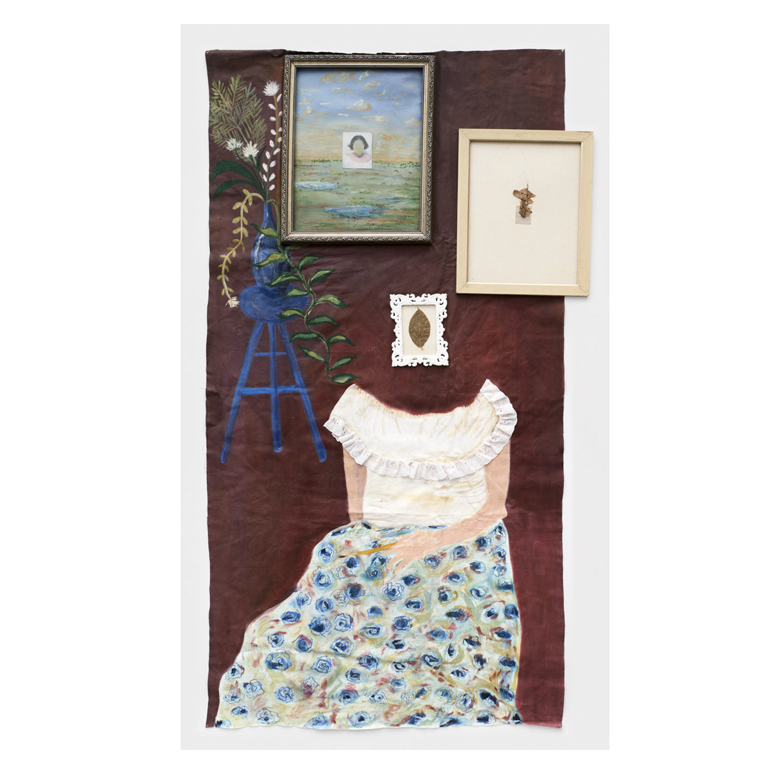 A única casa que temos é a memória, autorretrato (2023). Óleo, colagem, pastel
oleoso sobre tecido de algodão, porta retrato, 98 x 188 cm.