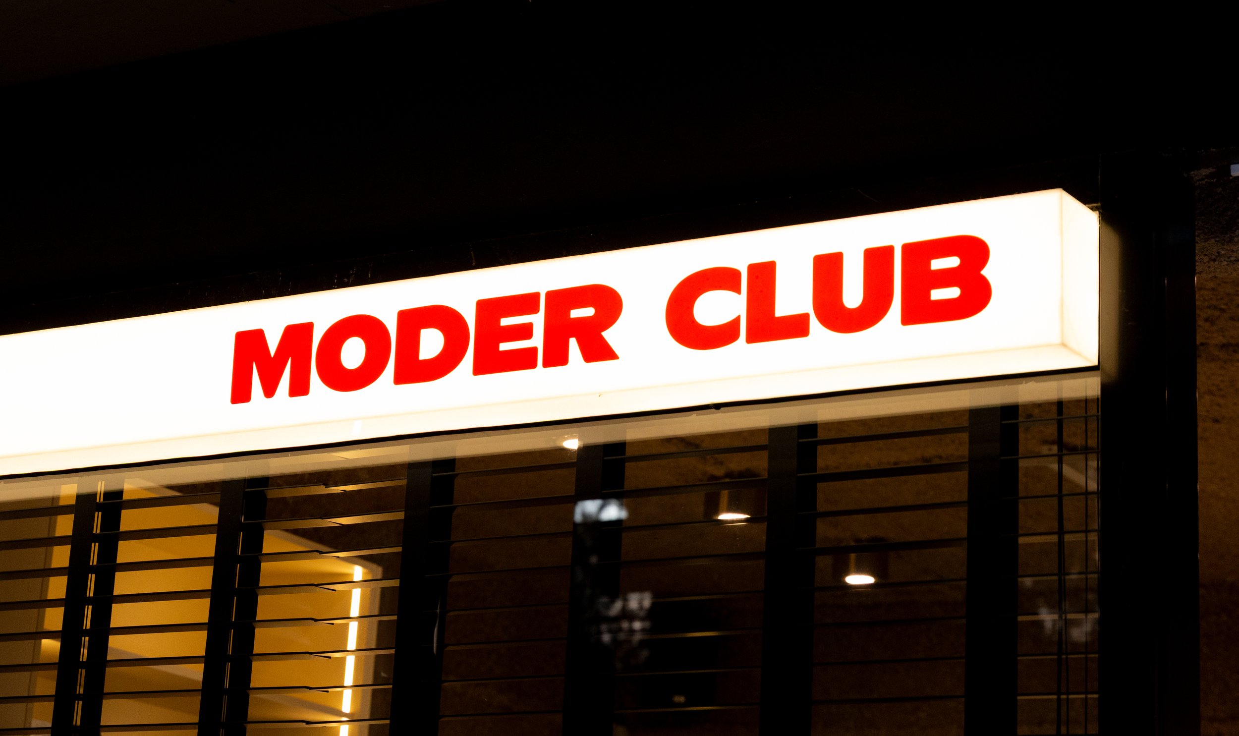 MODER CLUB15.jpg