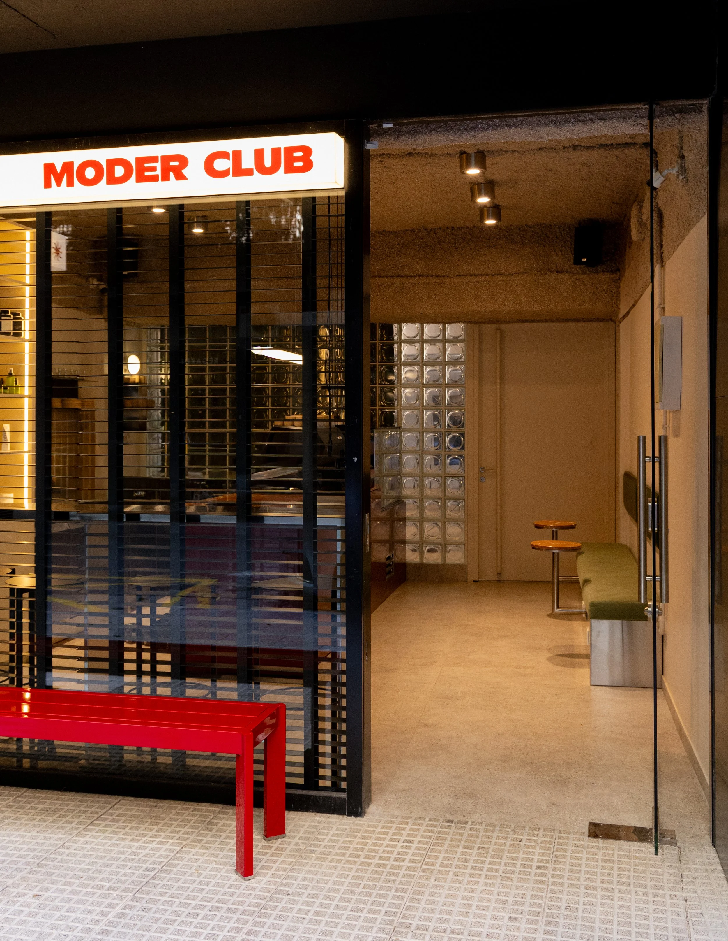 MODER CLUB14.jpg