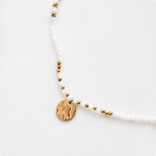 Screenshot 2026-06-17 at 12-54-54 Collier pierre naturelle agate blanche _ Collier femme perles blanches pendentif rond acier inoxydable - Etsy France.png