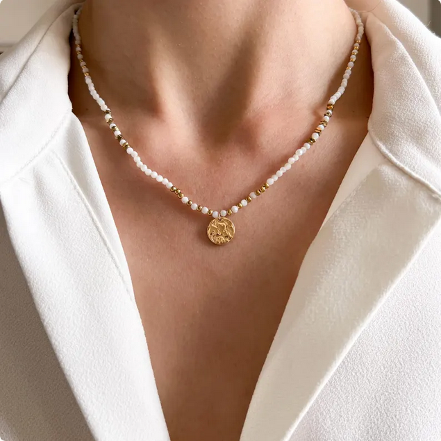 Screenshot 2026-06-17 at 12-54-48 Collier pierre naturelle agate blanche _ Collier femme perles blanches pendentif rond acier inoxydable - Etsy France.png