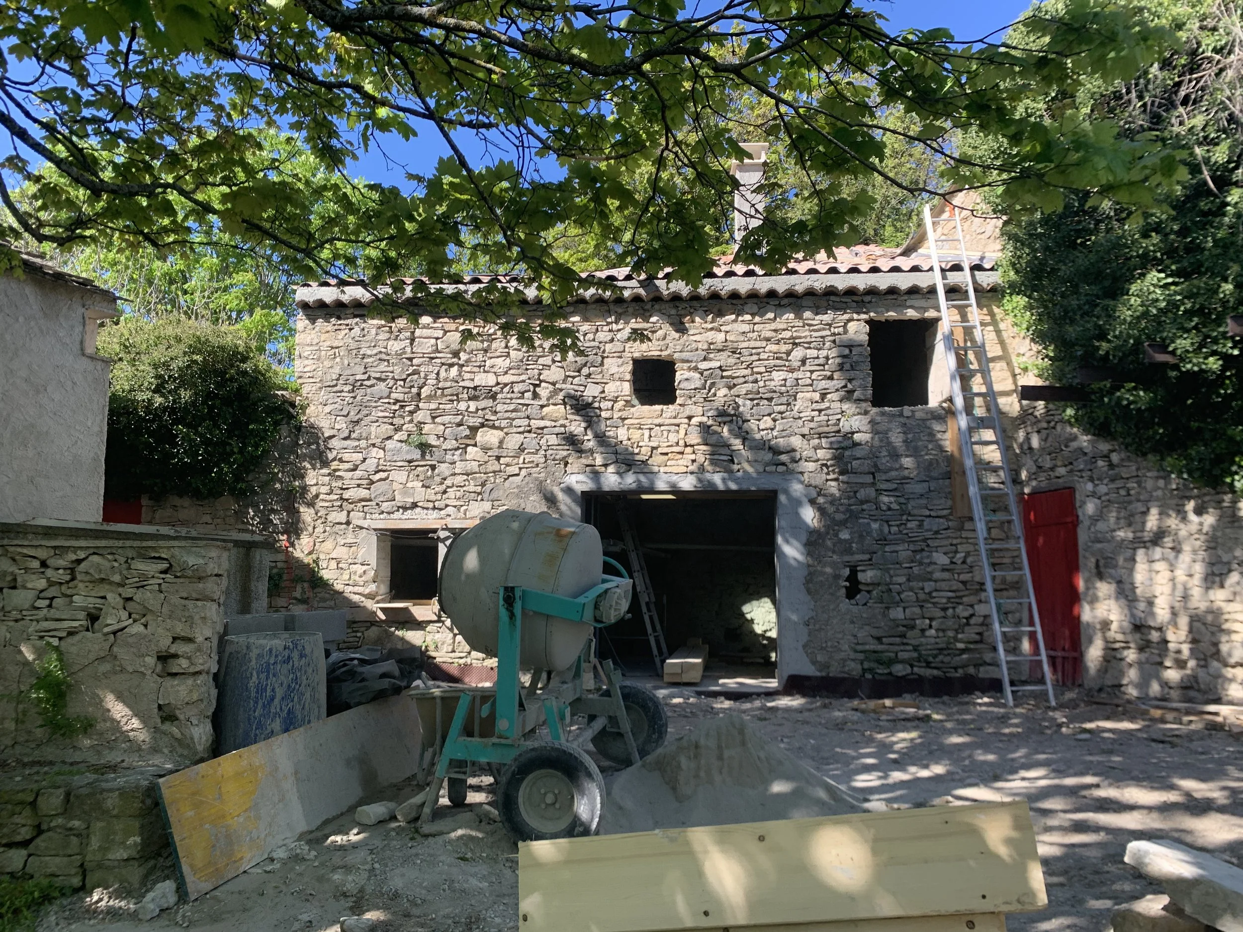 Création d'ouvertures en façade et rénovation de la toiture