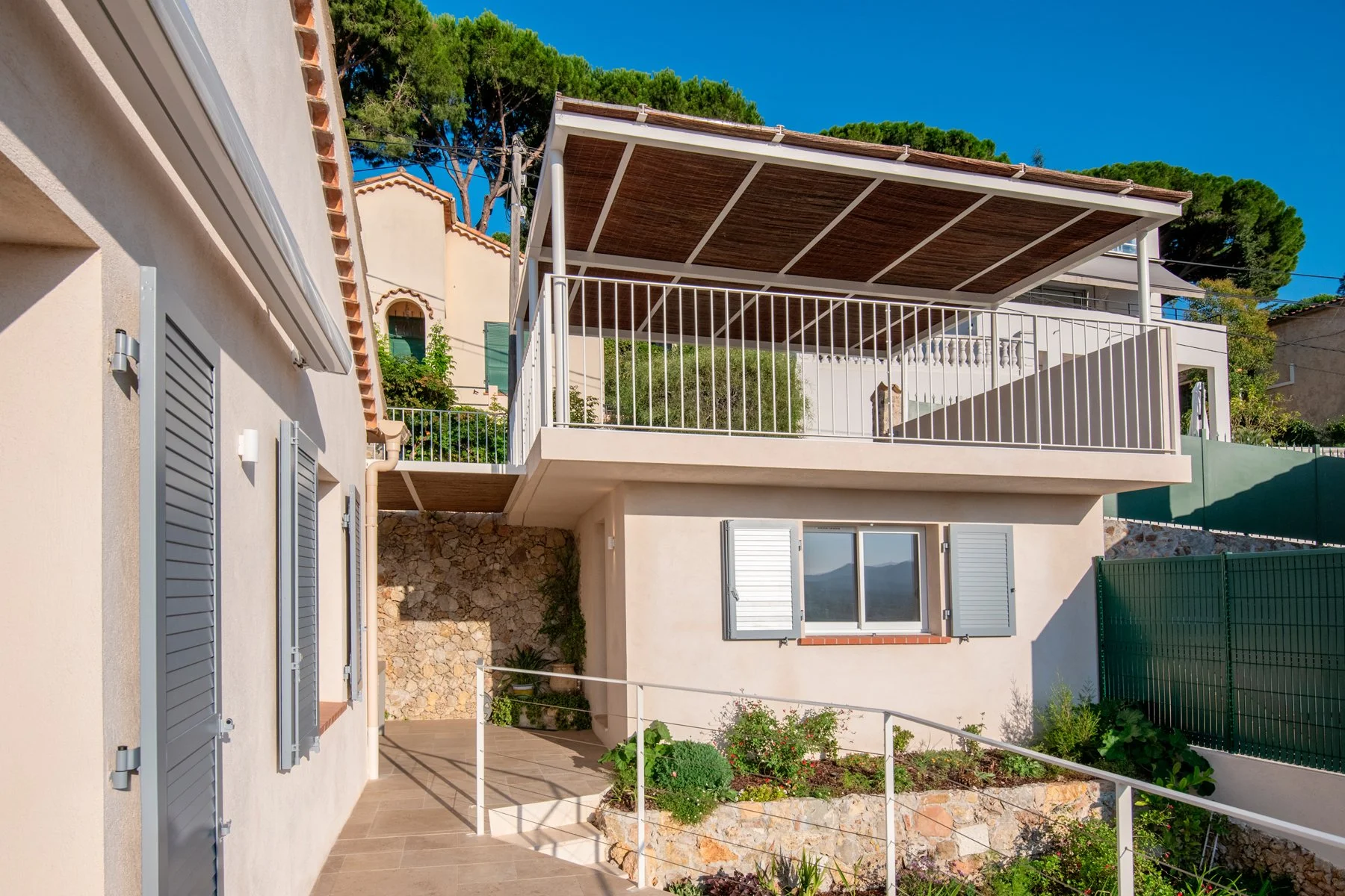 Création de terrasse et pergola Architecte Cannes.jpg
