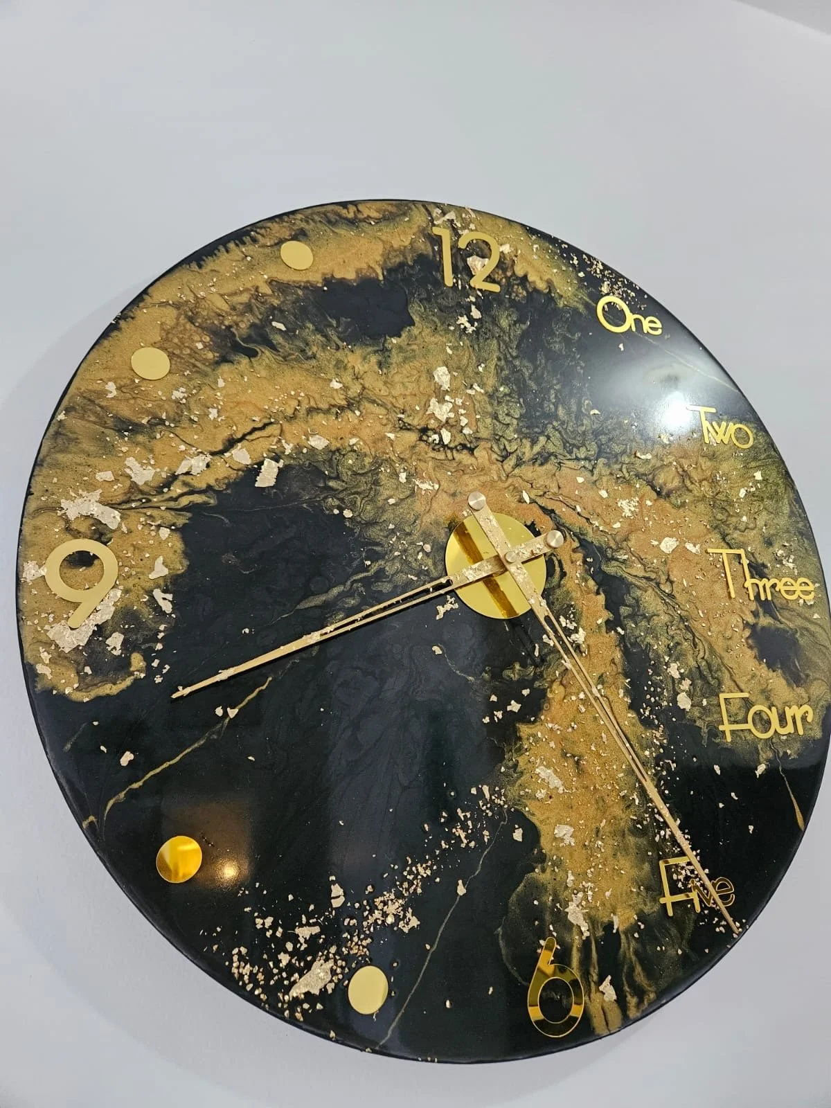 horloge noir et or2.jpeg