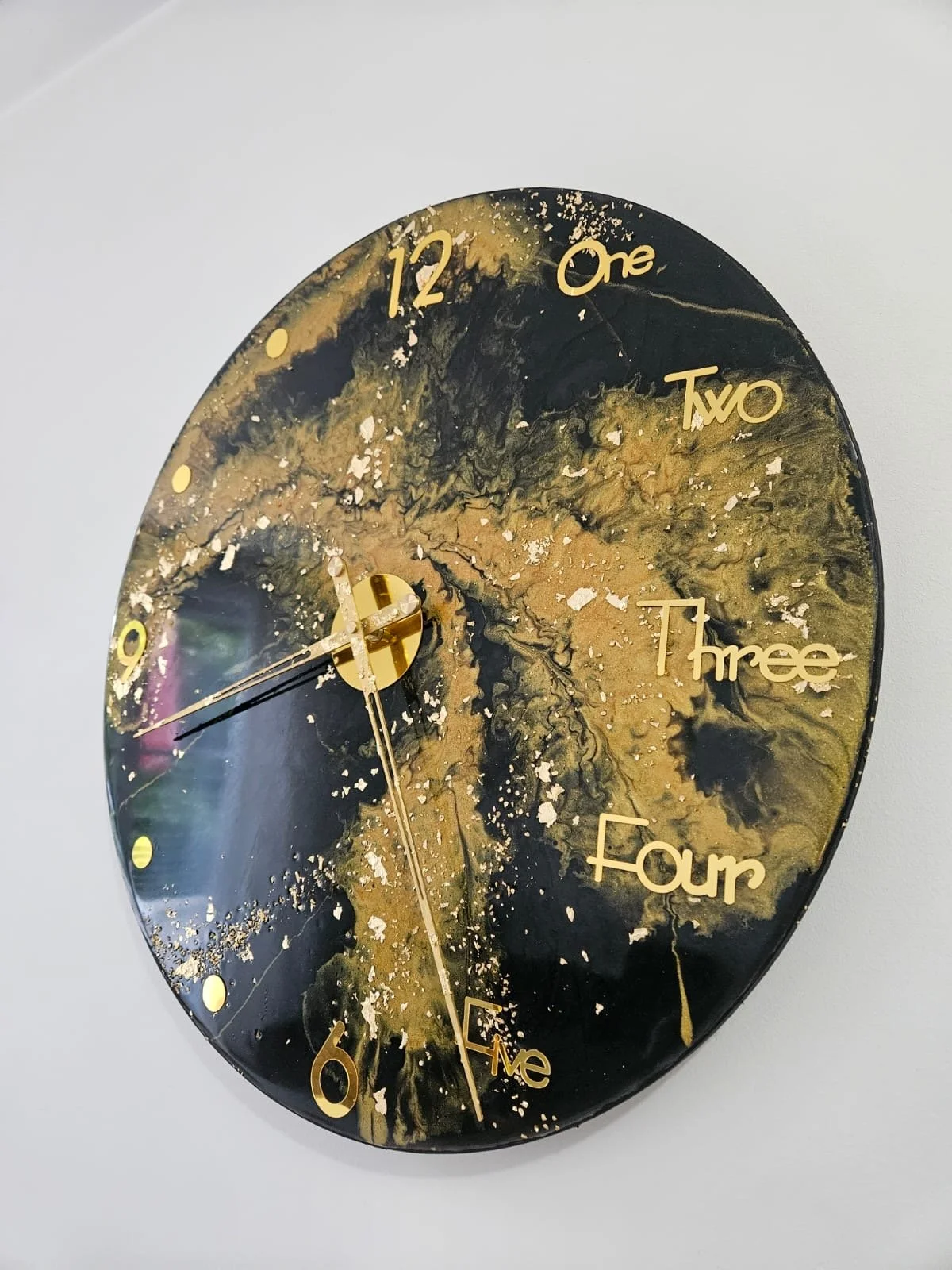 horloge noir et or.jpeg