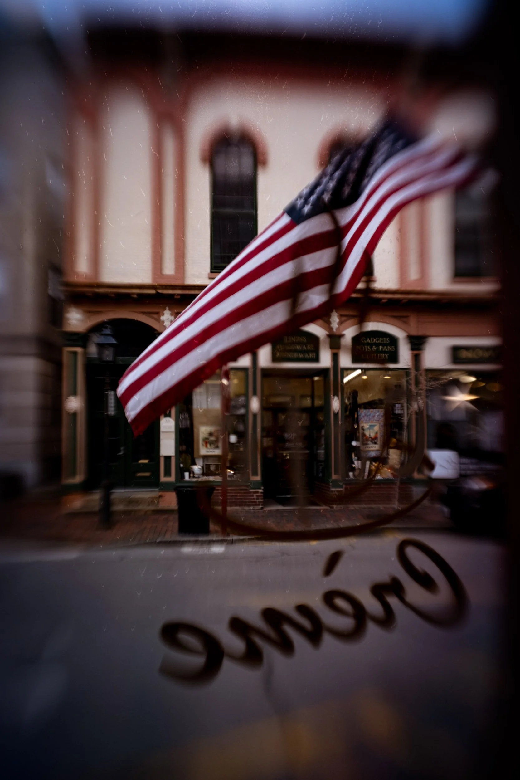 Motion & Blur-035-Cafe Creme_Flag.jpg