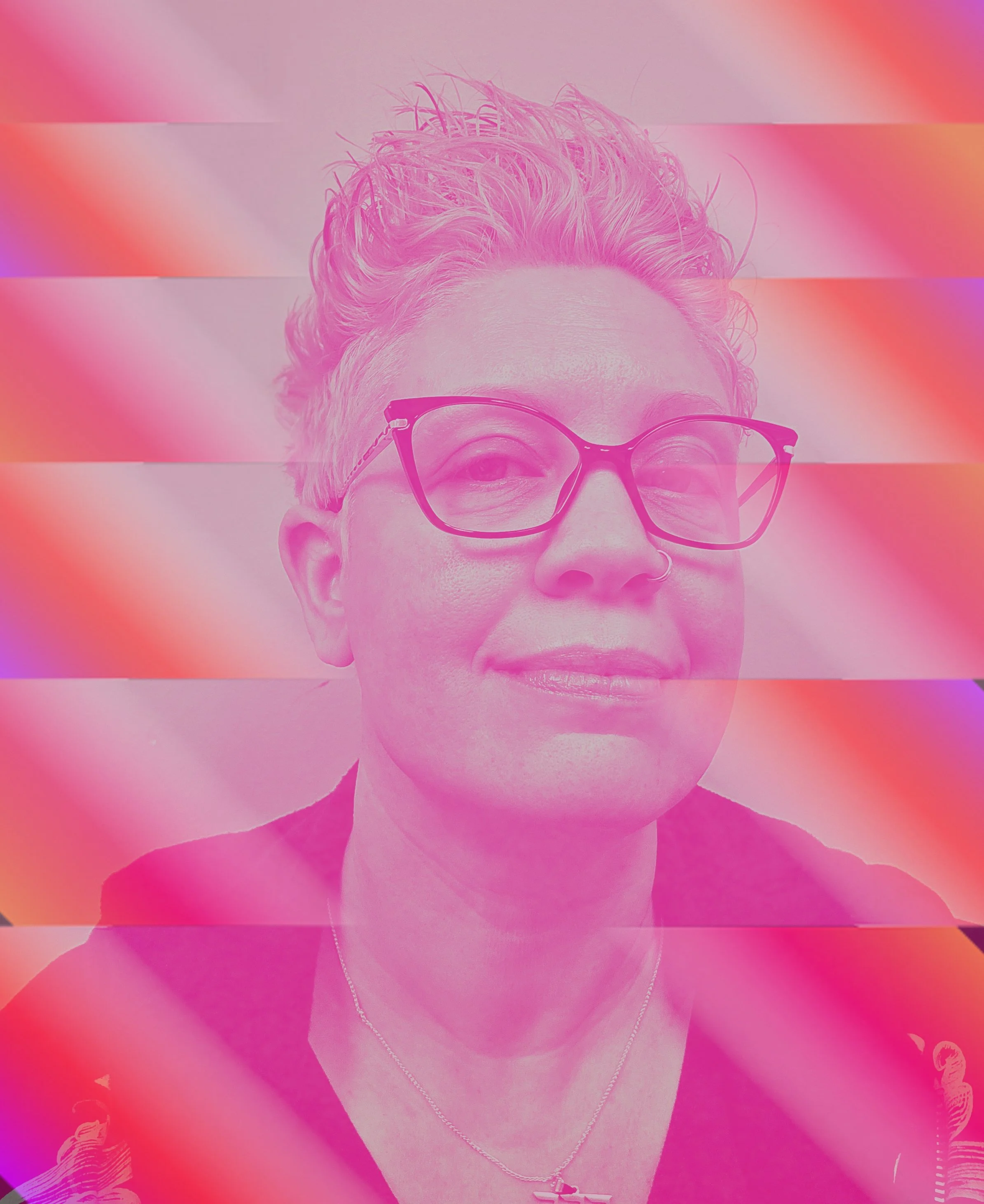 A person with short, curly hair, wearing glasses and a necklace with a pendant, smiling in front of a pink background with colorful horizontal streaks.
