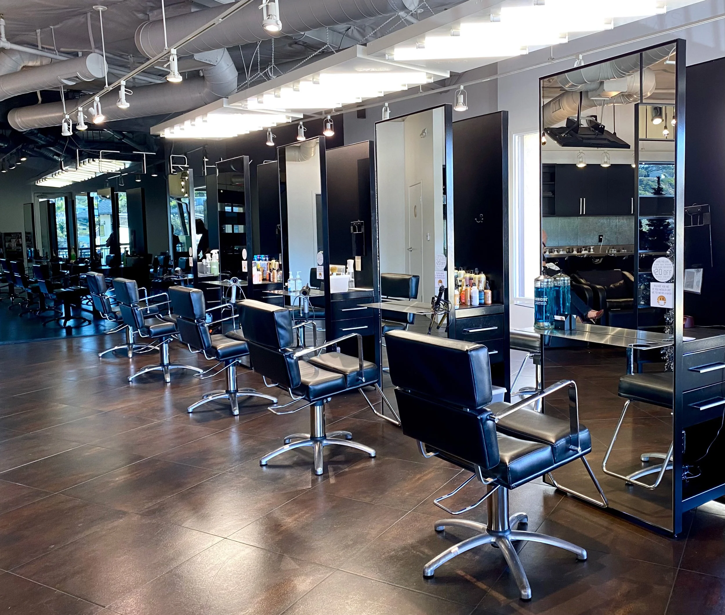 salon_tour-2-jet_rhys_hair.jpg
