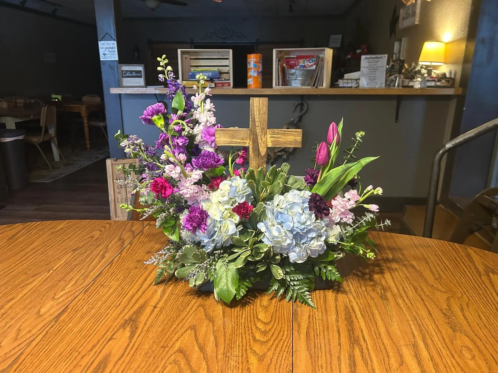 Table piece of the cross collection.