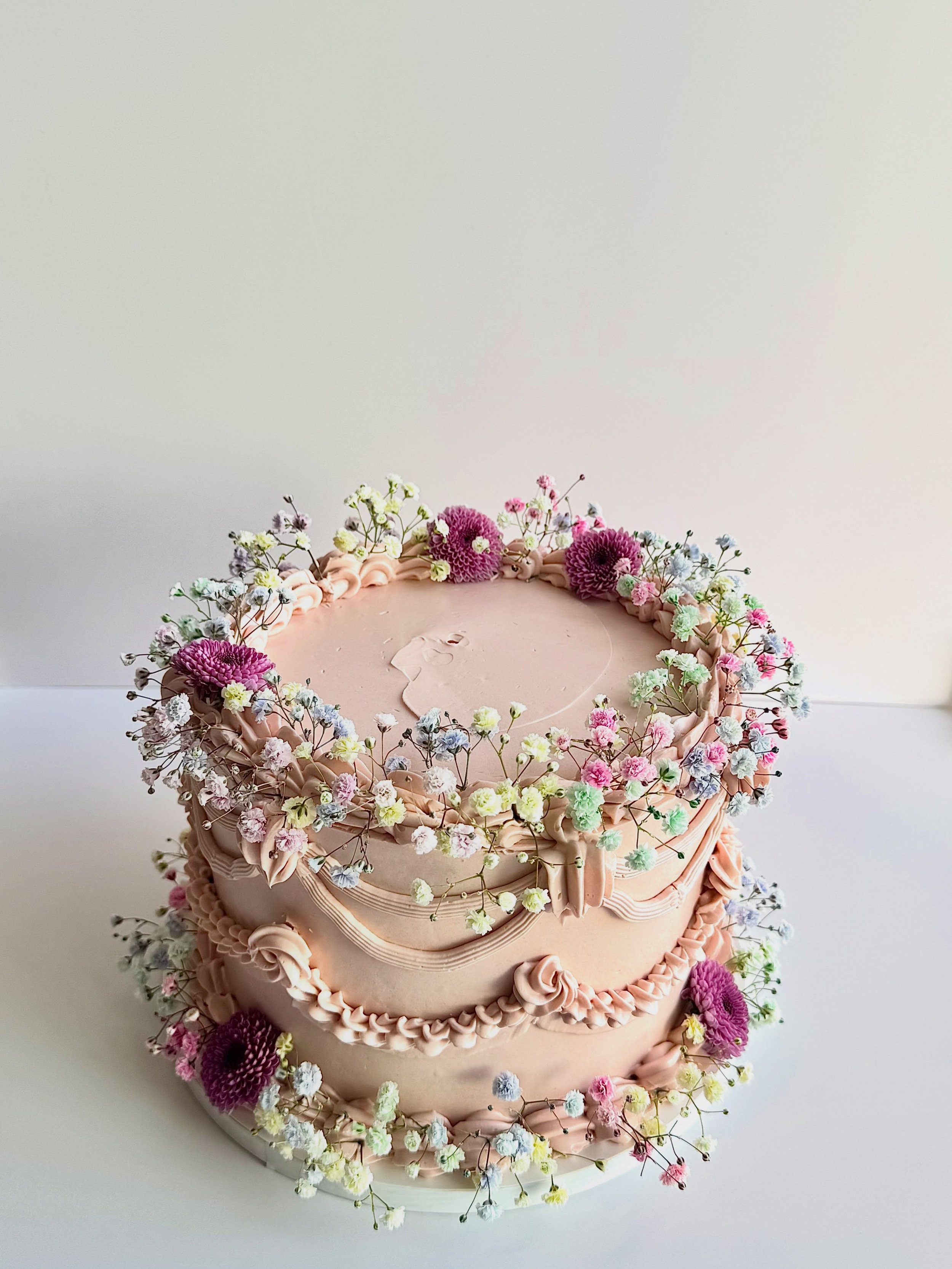 A little bit of vintage charm. 
.
.
.
#vintagecake #customcakesandiego #cakessandiego