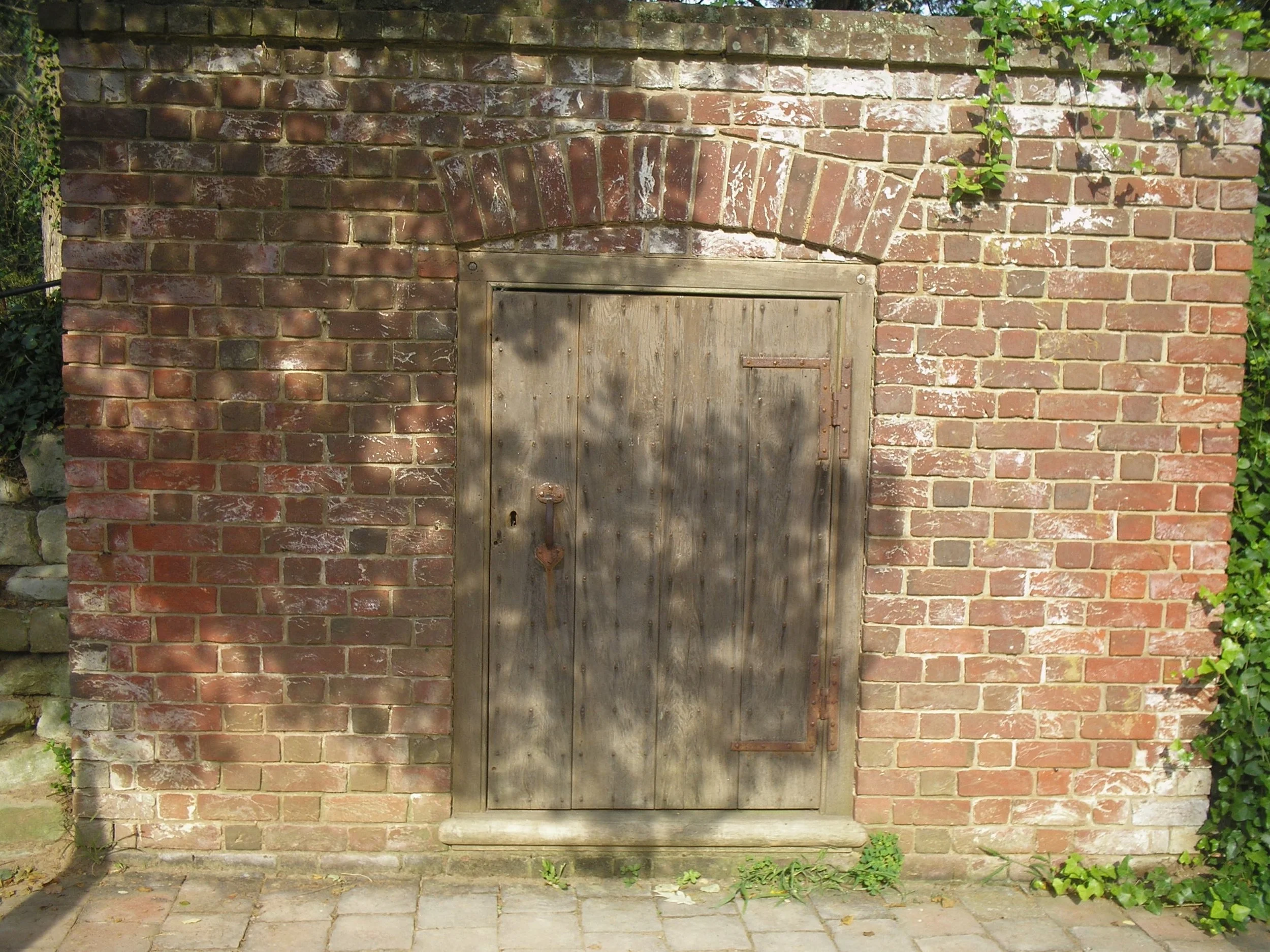 The first burial site of the Washingtons: the Old Vault. Photo by Bill Coughlin of Woodland Park, New Jersey, HMDB.org