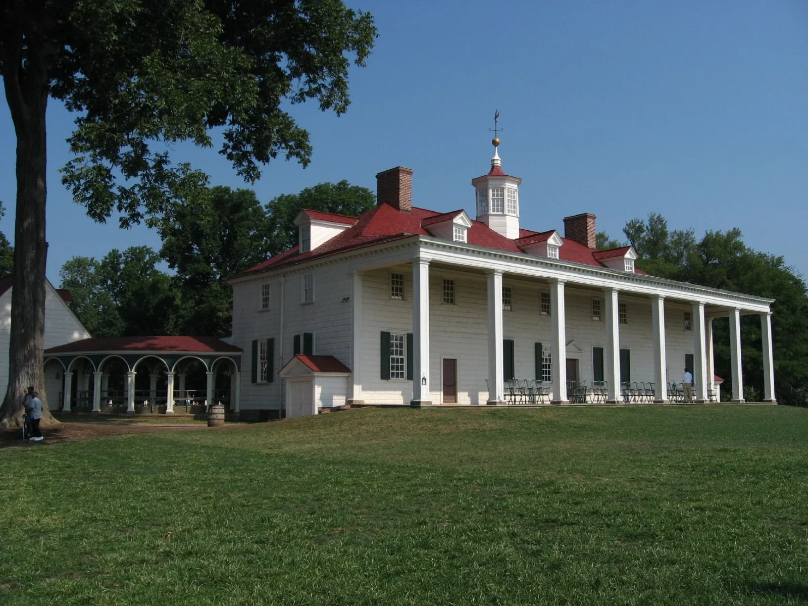 By Ken Lund from Reno, Nevada, USA - West Face of Mansion, Mount Vernon, Near Alexandria, Virginia, CC BY-SA 2.0, https://commons.wikimedia.org/w/index.php?curid=47574073