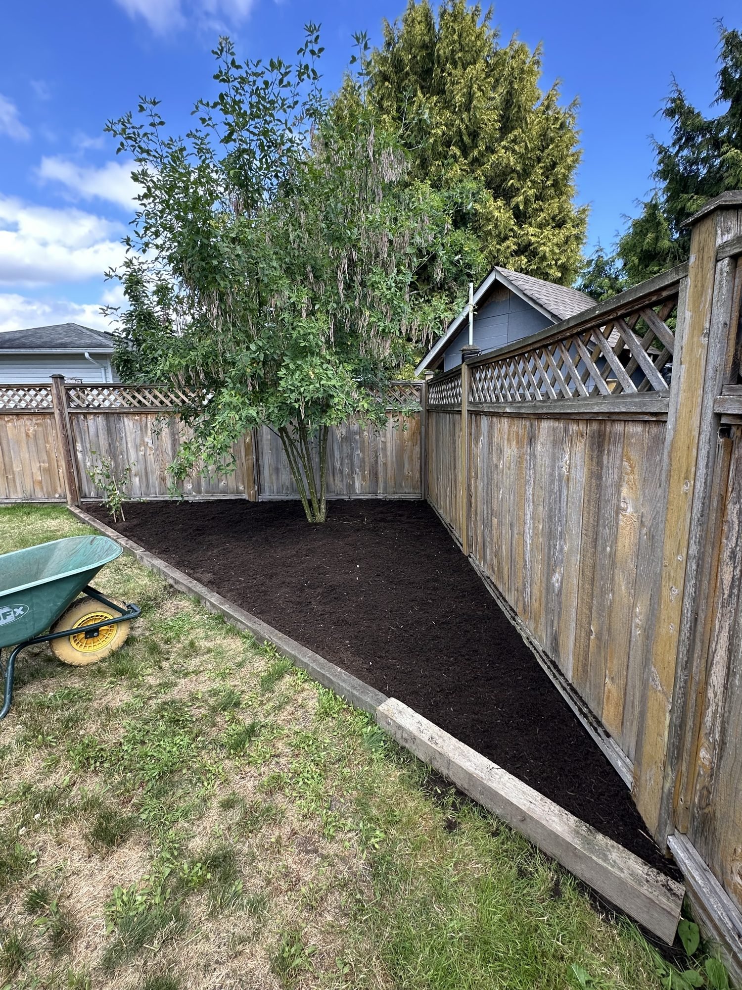 brb-03-mulch-bed-install.jpg