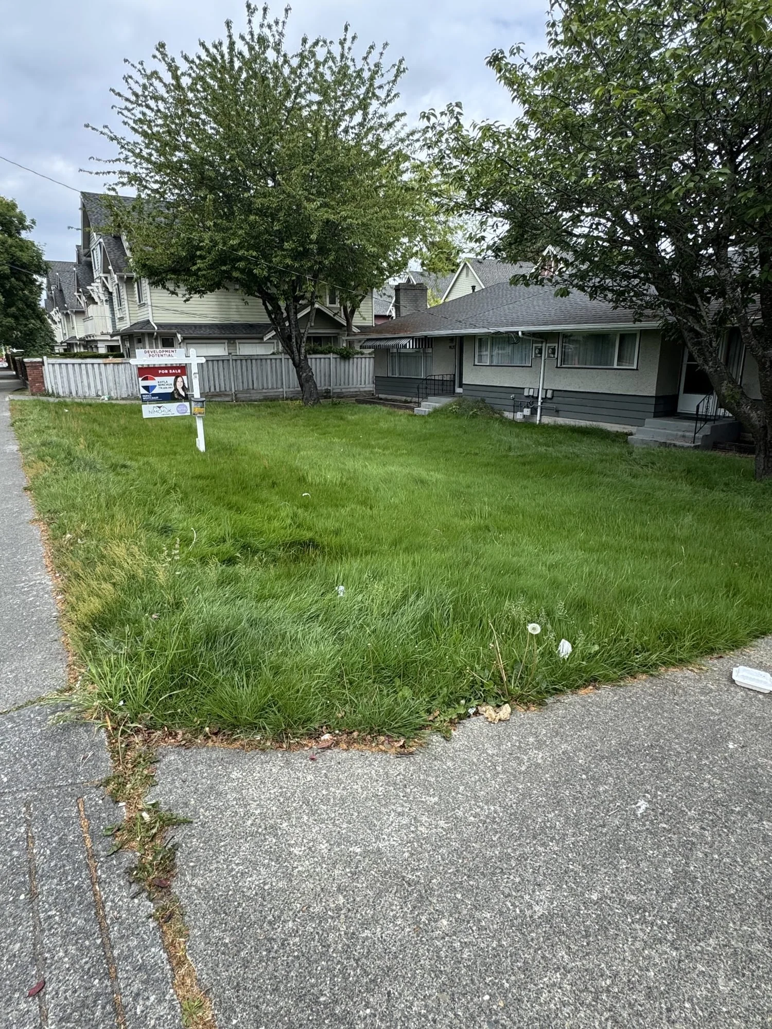 brb-20-lawn-cutting-front-yard.jpg