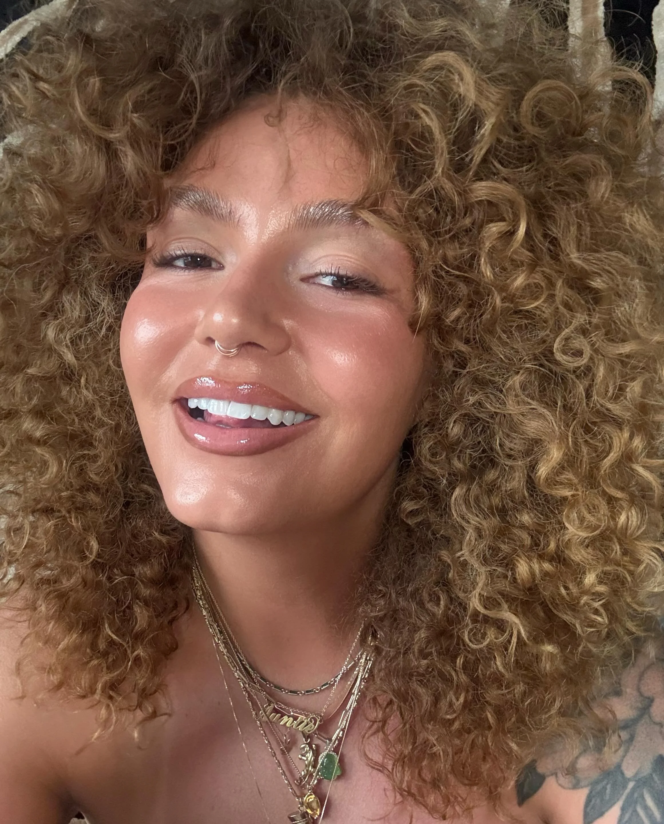 Hi! I&rsquo;m Dani B, I&rsquo;m not a regular facialist- I&rsquo;m a cool facialist. As a facialist with over a decade of experience and former educator, here are some of my skin takes:
✨You do NOT need a 10+ step routine for great skin
✨Quality, mul