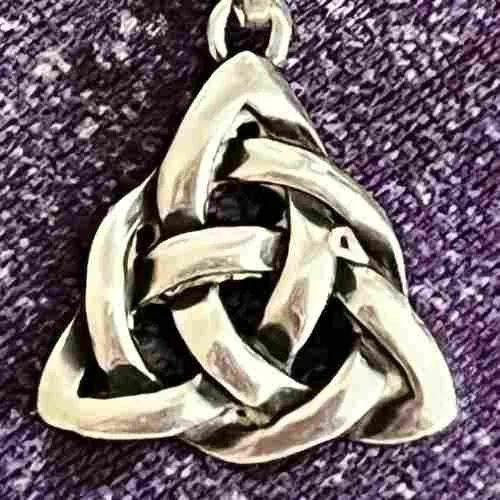 Triquetra. Celtic knot in silver (Elisabeth R. Jones, 2026)