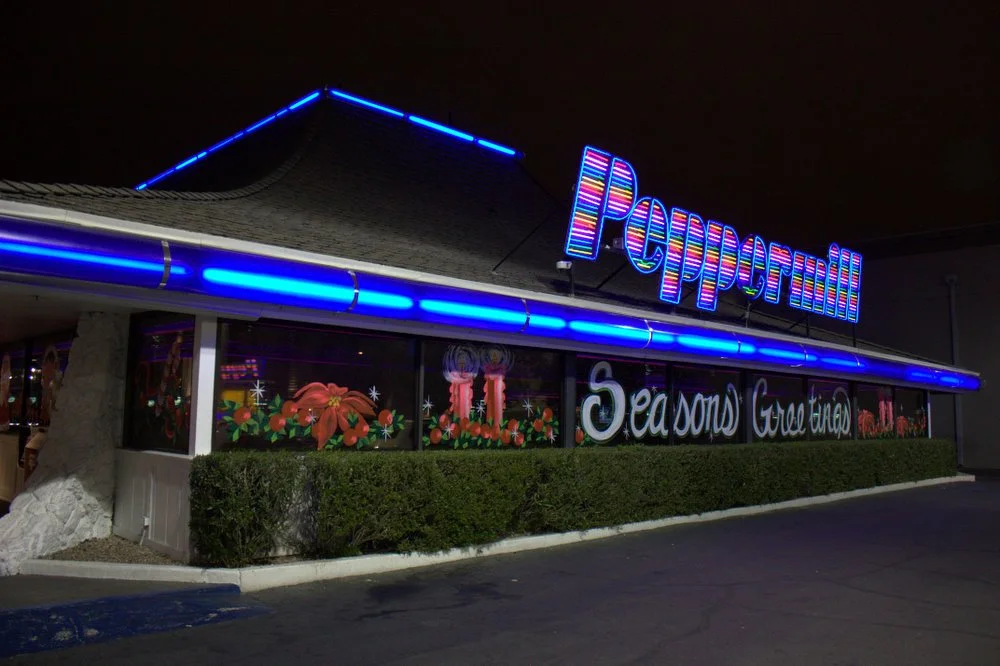 Peppermill_restaurant_exterior_(2011).jpg