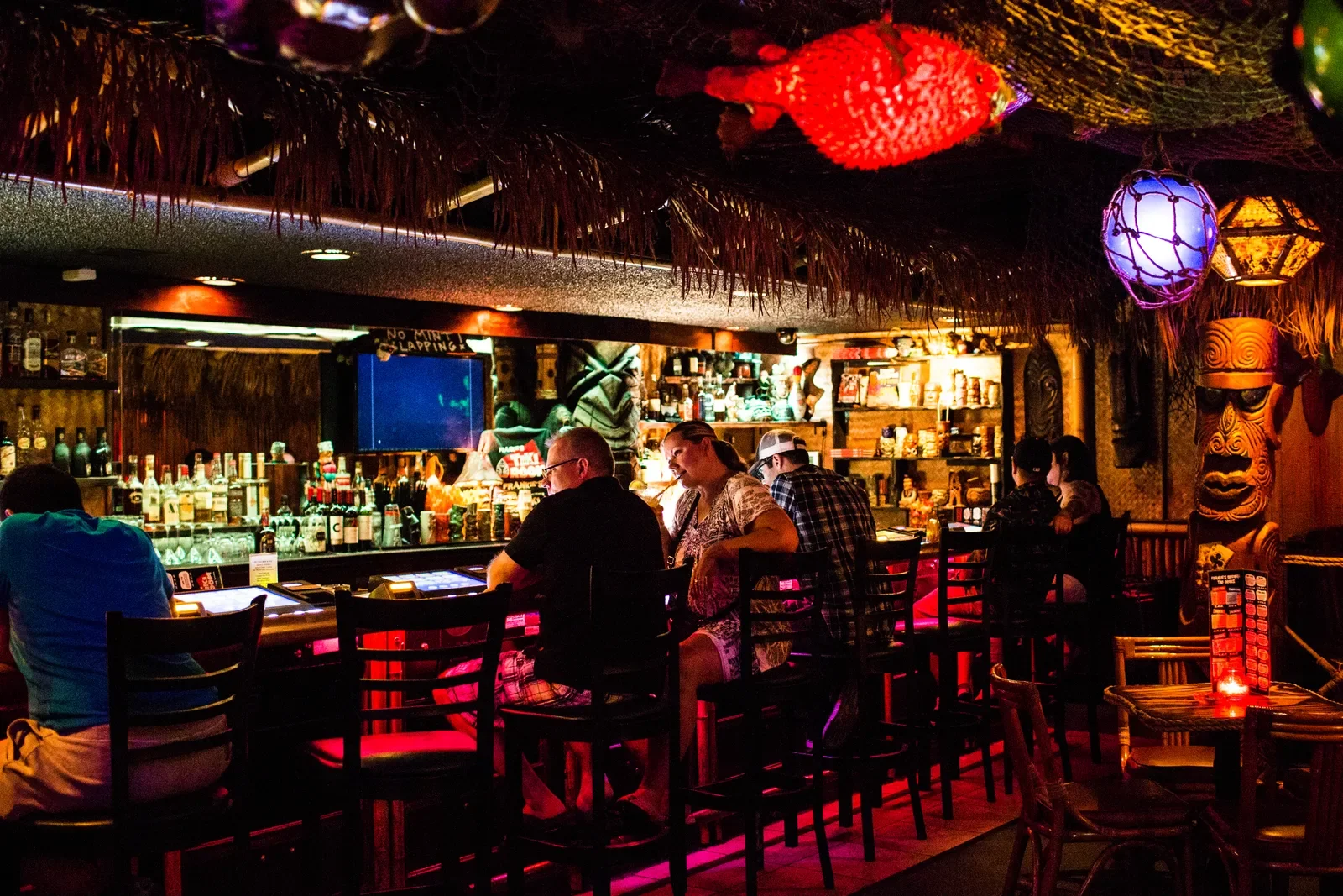 FRANKIES-TIKI-BAR-vegas-restaurant-interior (1).webp