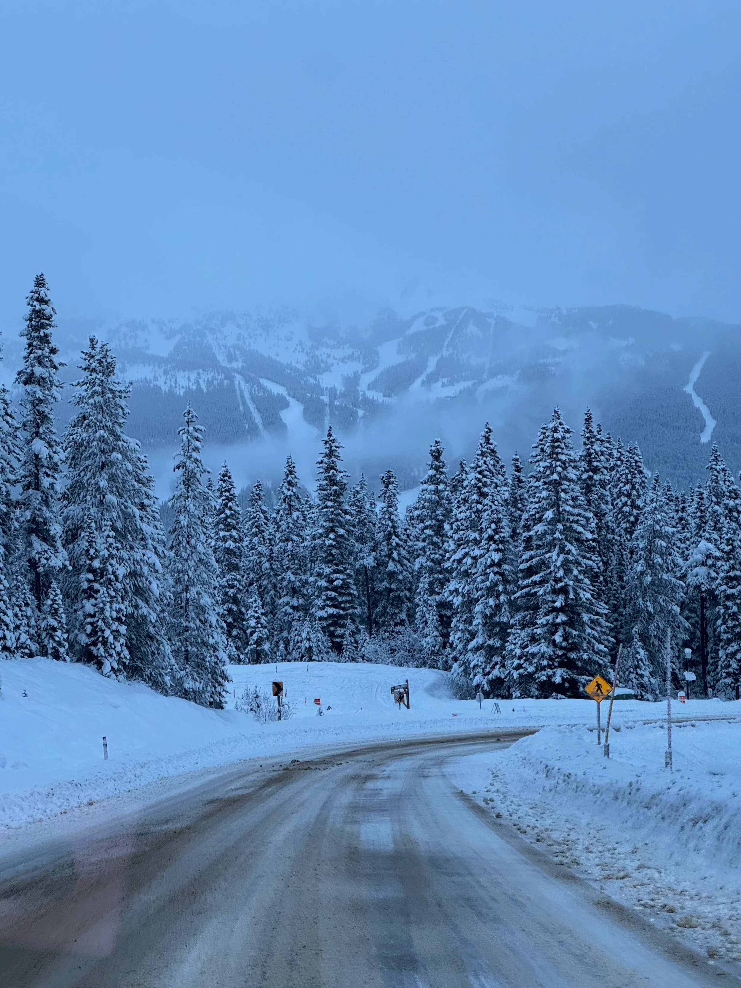The drive from Lake Louise to Lake Louise Ski Resort