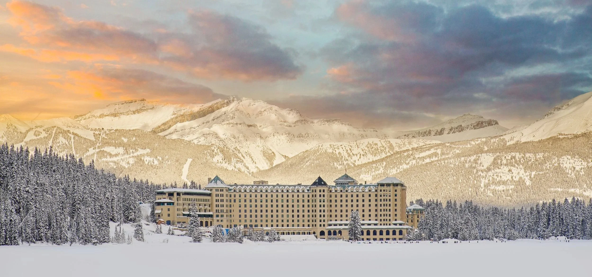 Exterior of the Fairmonth Château Lake Louise in Winter