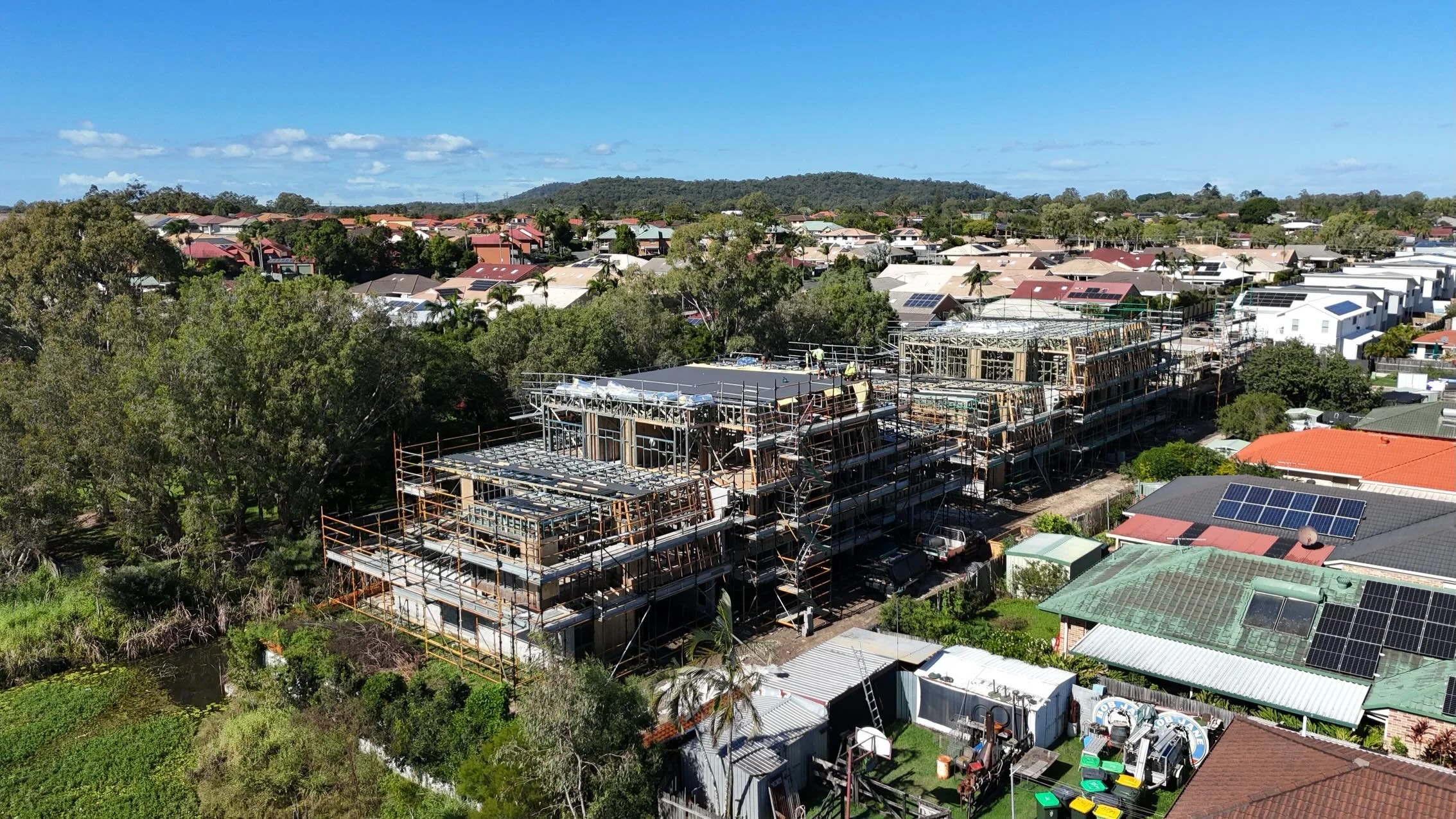 Great to see the Lids going on our stunning townhomes in @eastparccarina! Rough in and more to come soon!

🏡11 high end residences 
🏡coming to the market late 2026
🏡 from $1.39m

Enquire today for more info
