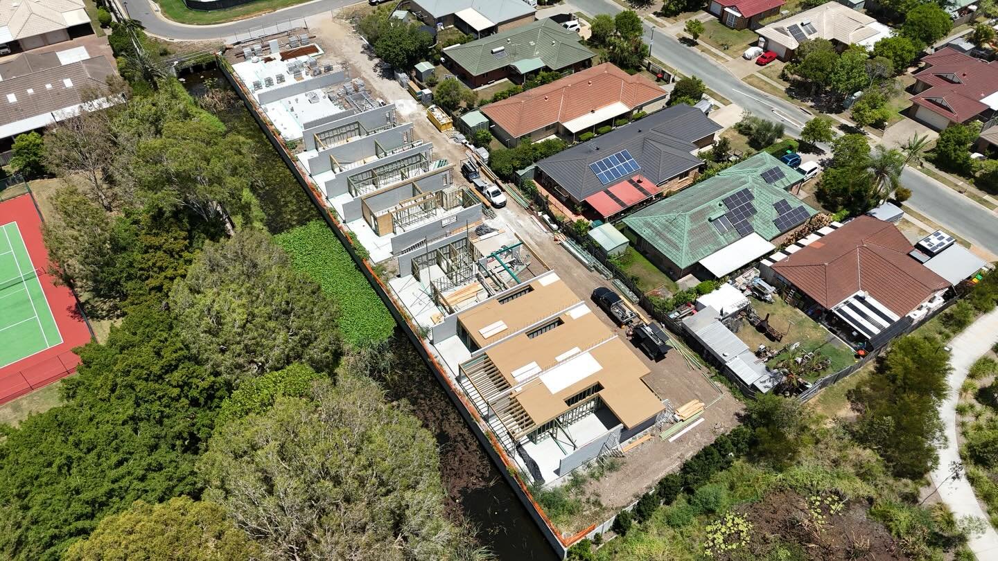 Townhouses coming up 🔥

Esperance | East Parc well and truly on time and underway! Completing off the East Parc Carina estate, these 11 boutique and bespoke residences will offer high end living with a truly central and connected location 

Stay tun